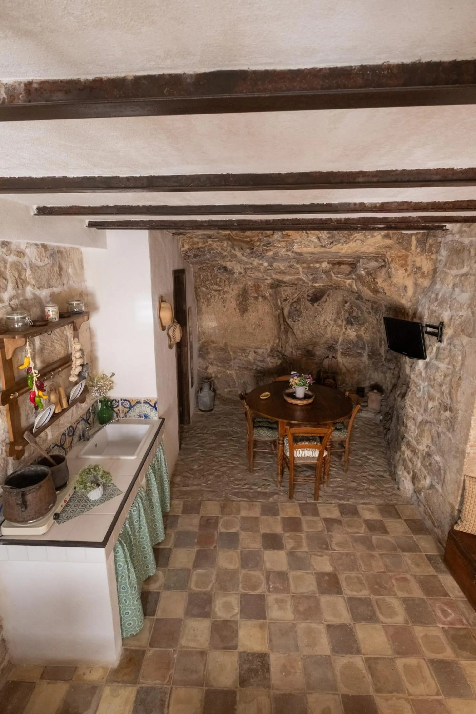 Photo of the whole room in Si-Moutique, le Case-grotte degli Avi 2