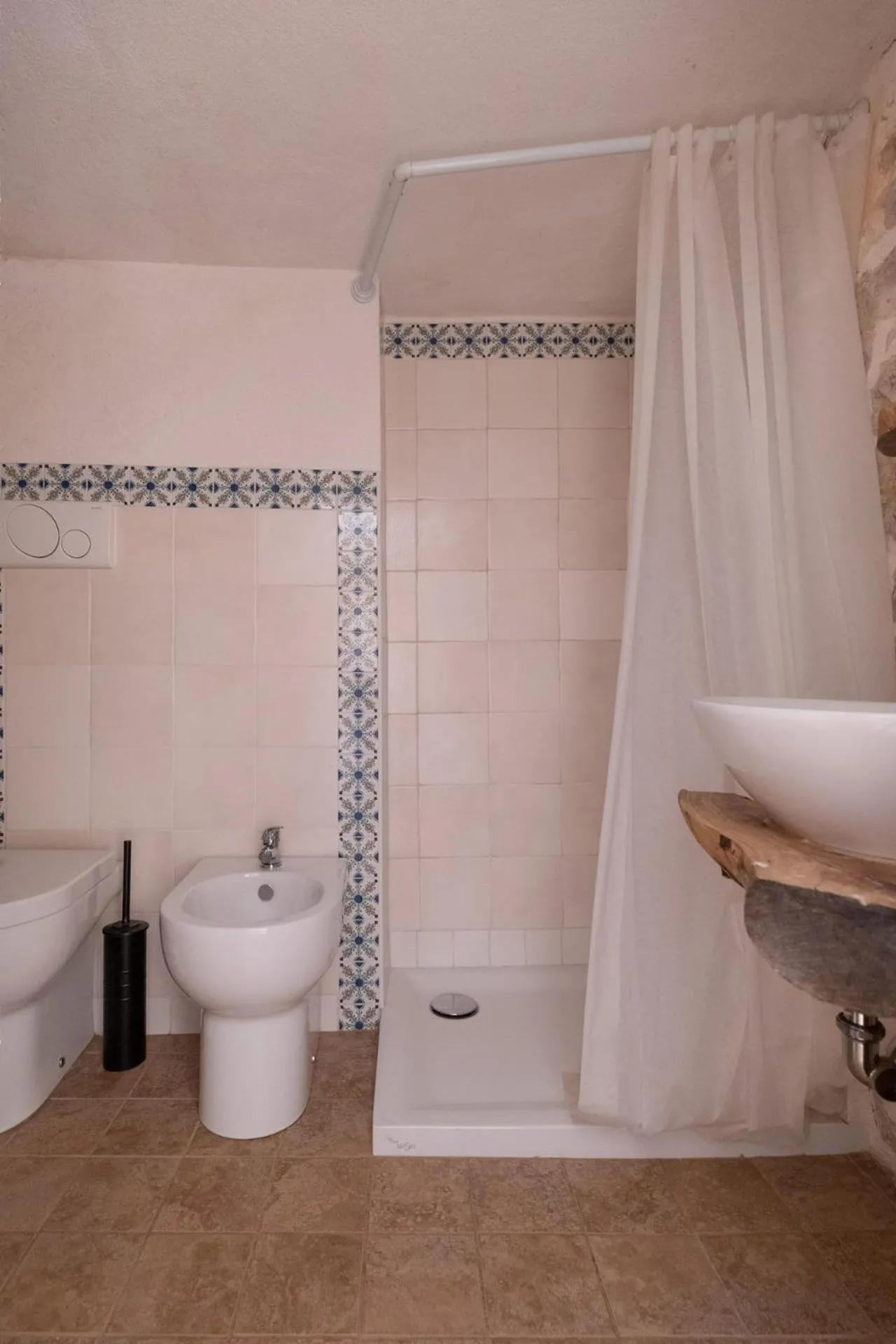 Bathroom in Si-Moutique, le Case-grotte degli Avi 2