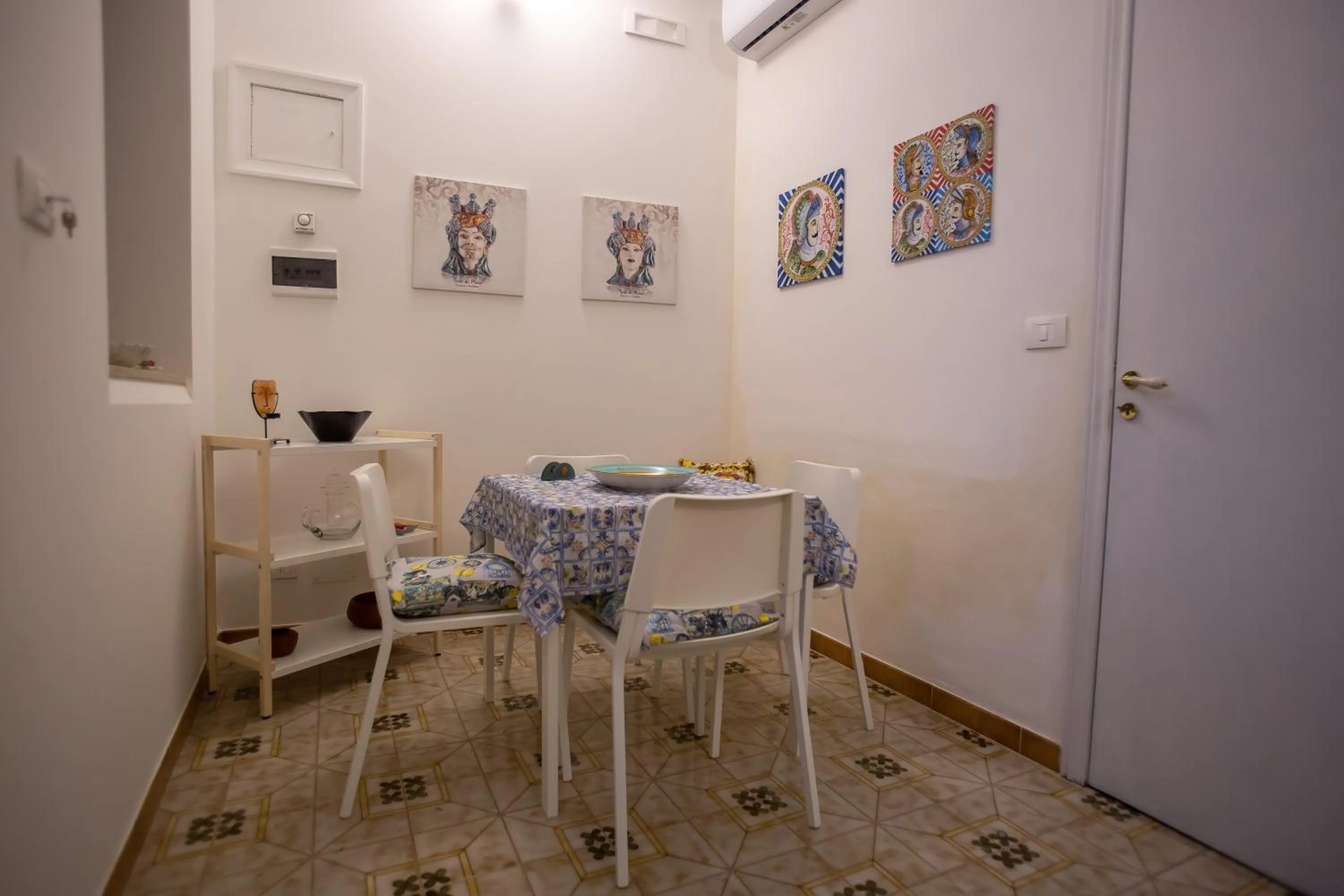 Photo of the whole room in Si-Moutique, le Case-grotte degli Avi 2