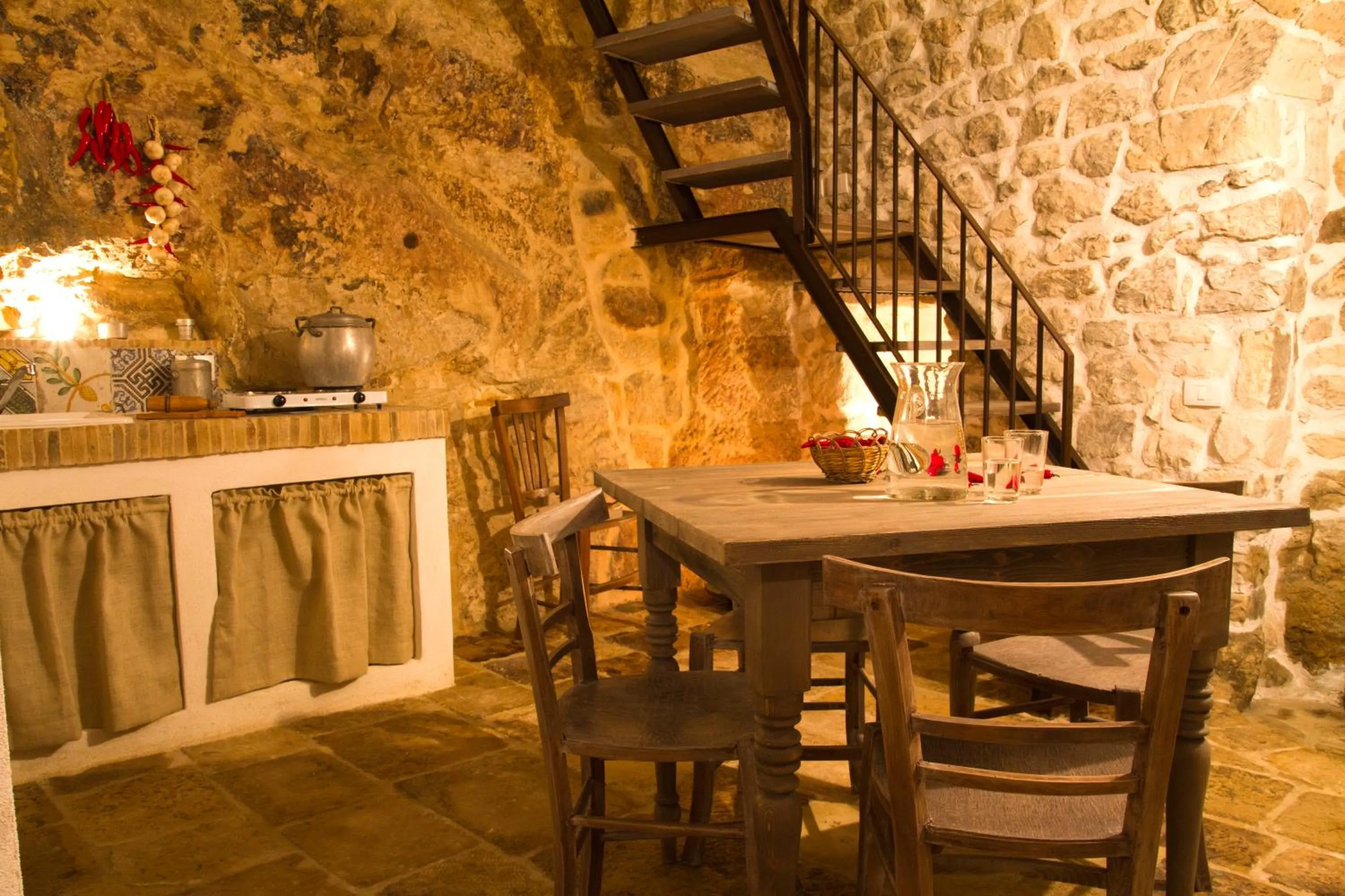 Kitchen or kitchenette in Si-Moutique, le Case-grotte degli Avi 2