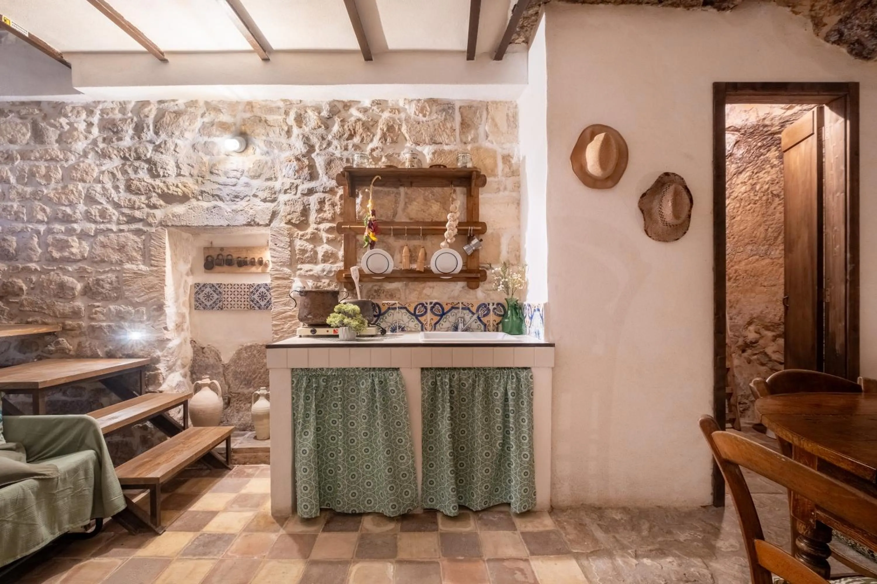 kitchen in Si-Moutique, le Case-grotte degli Avi 2