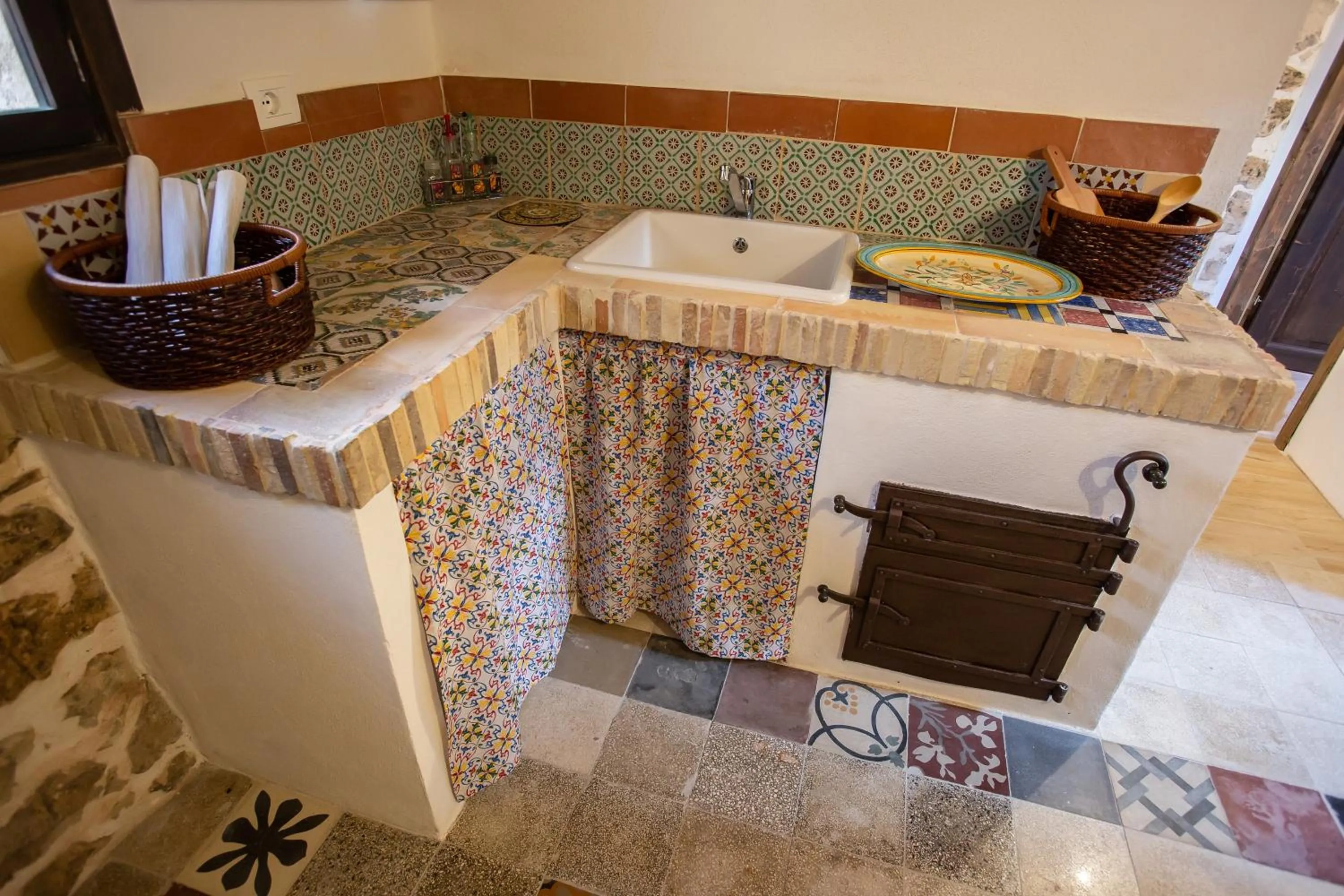 Kitchen or kitchenette in Si-Moutique, le Case-grotte degli Avi 2