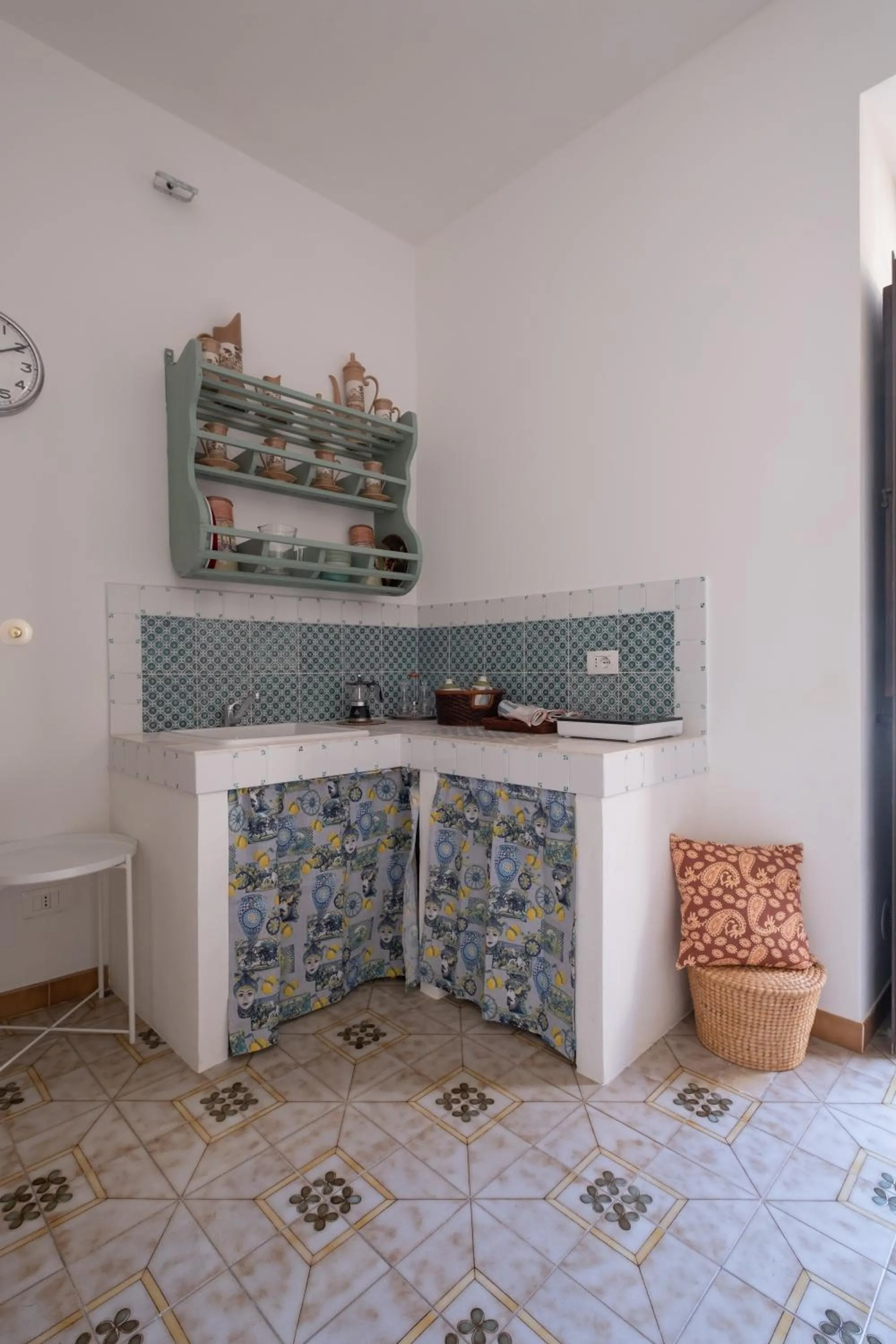 Kitchen or kitchenette in Si-Moutique, le Case-grotte degli Avi 2