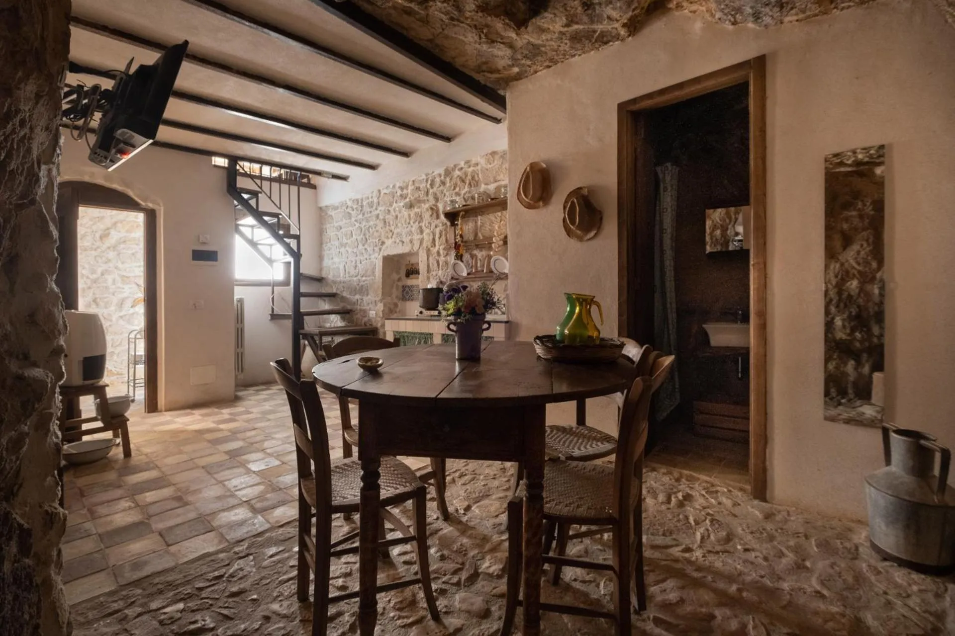 Photo of the whole room in Si-Moutique, le Case-grotte degli Avi 2