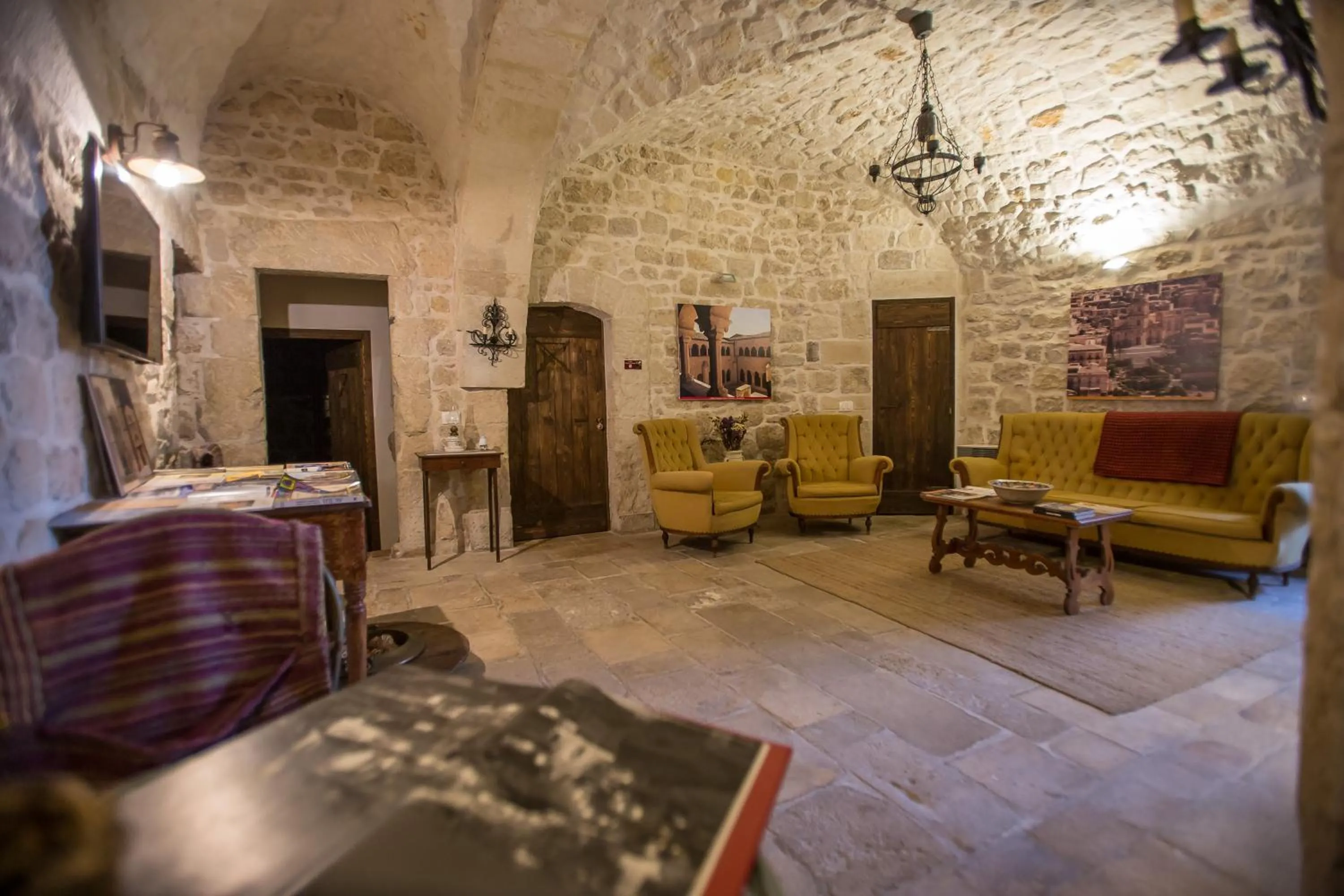 Lobby or reception in Si-Moutique, le Case-grotte degli Avi 2