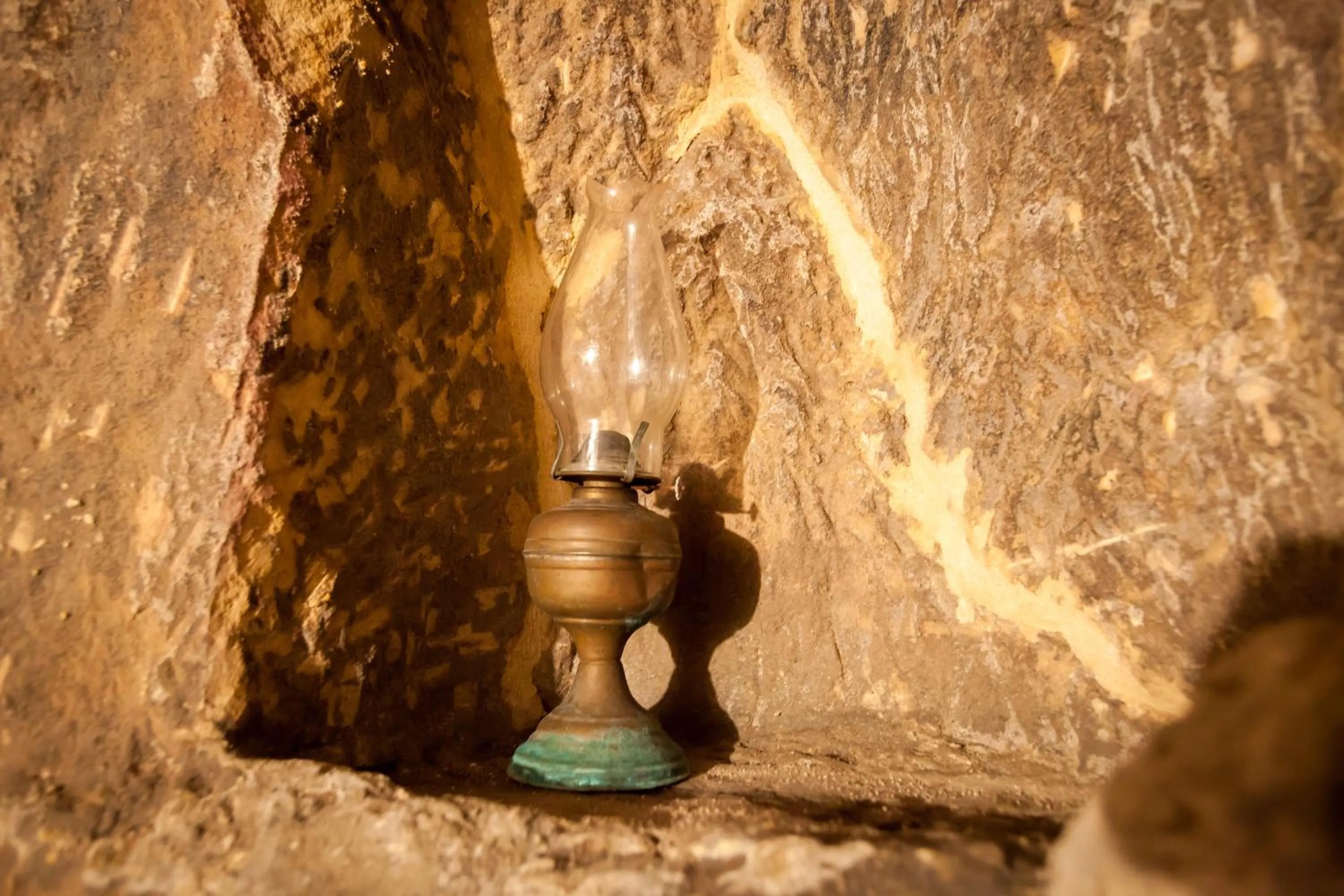 Decorative detail in Si-Moutique, le Case-grotte degli Avi 2