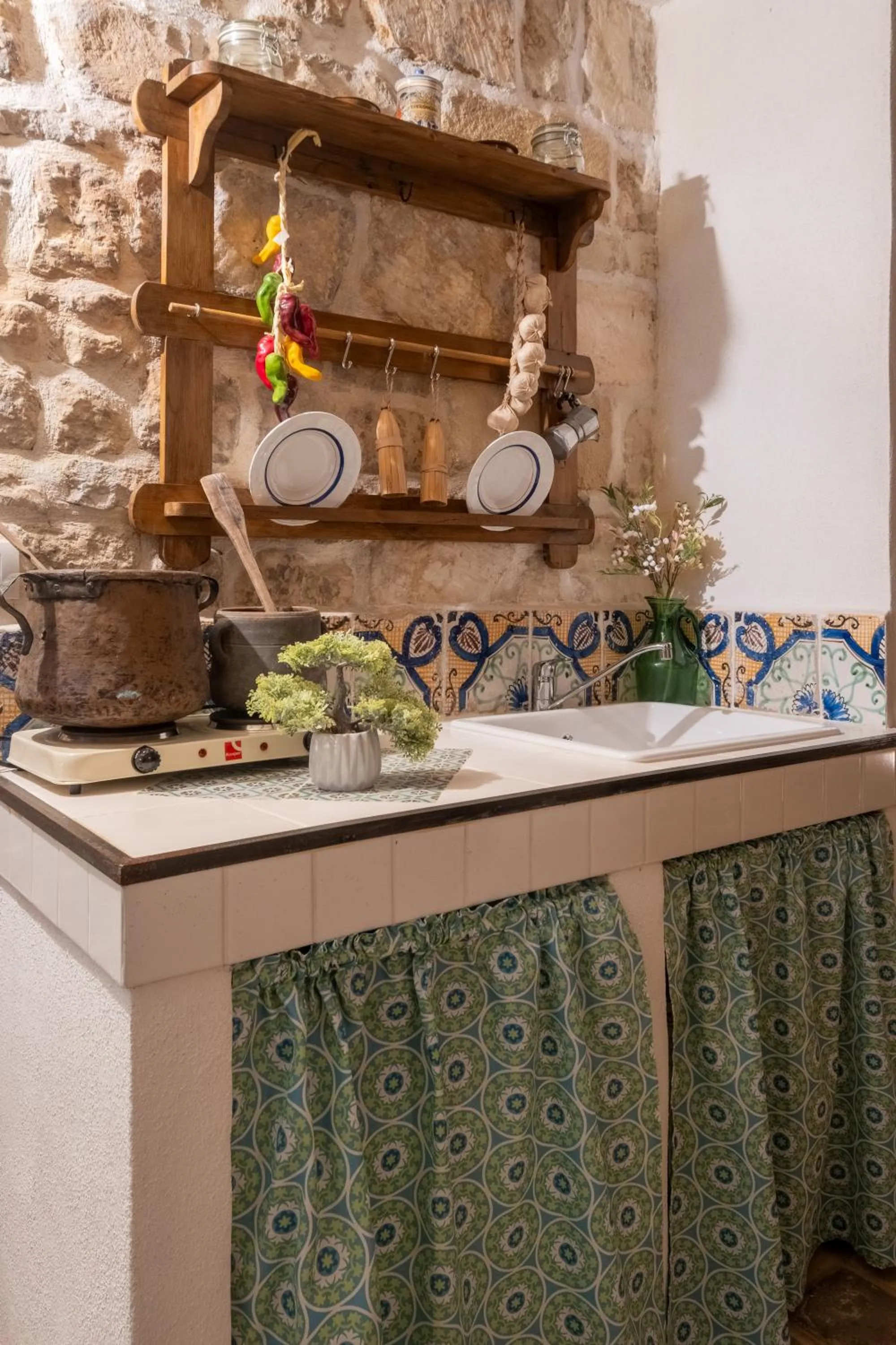 Kitchen or kitchenette in Si-Moutique, le Case-grotte degli Avi 2