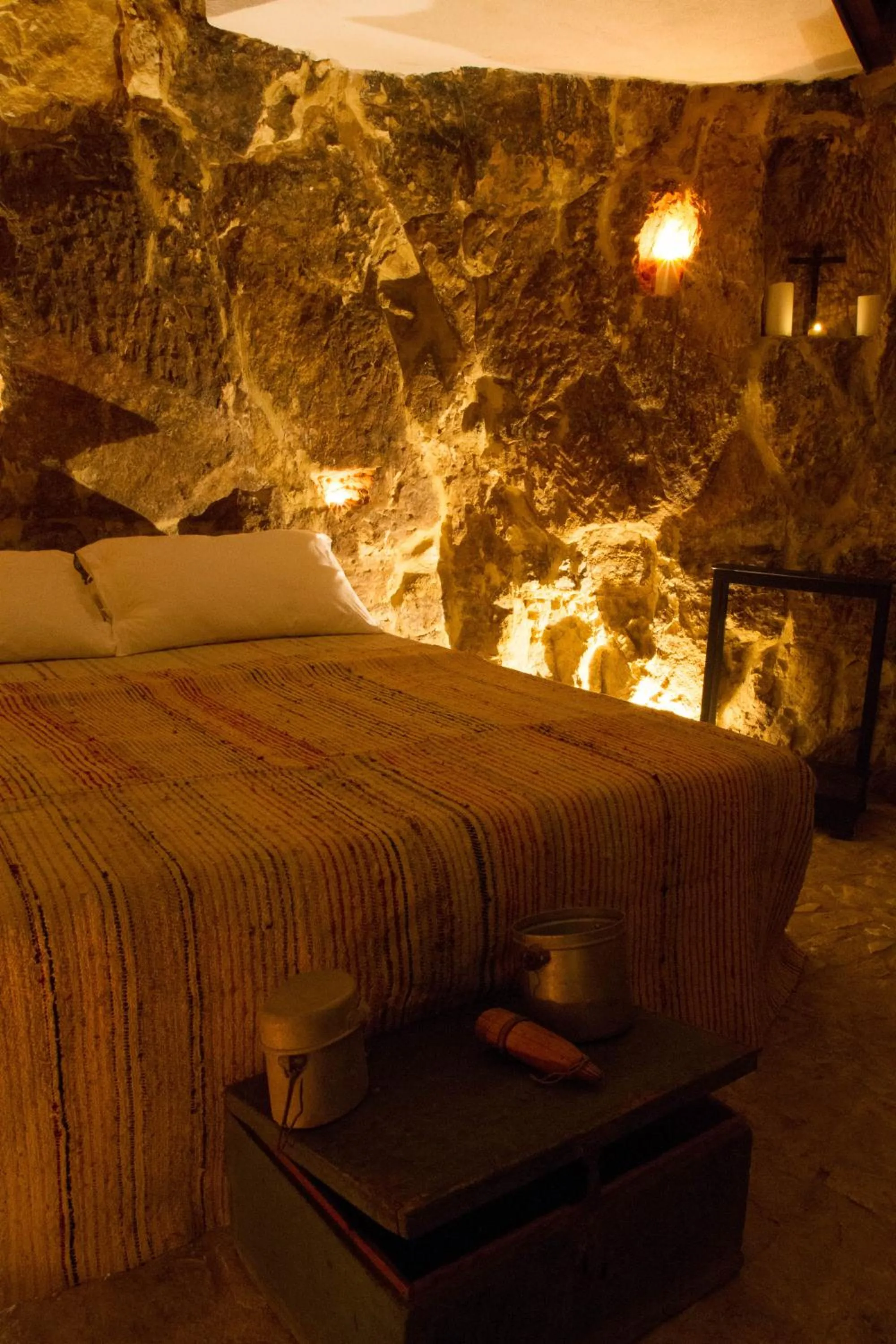 Photo of the whole room in Si-Moutique, le Case-grotte degli Avi 2
