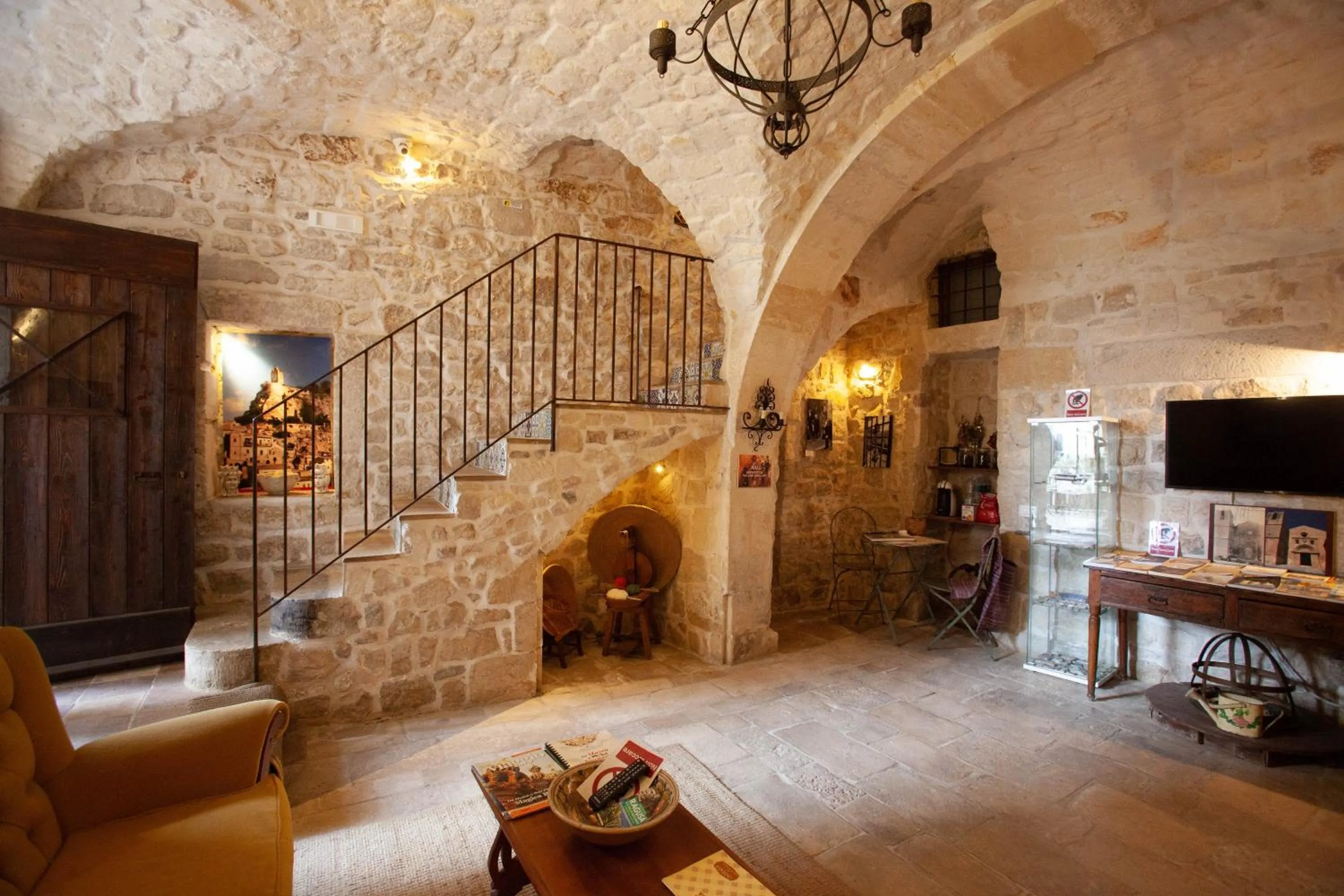 Lobby or reception in Si-Moutique, le Case-grotte degli Avi 2