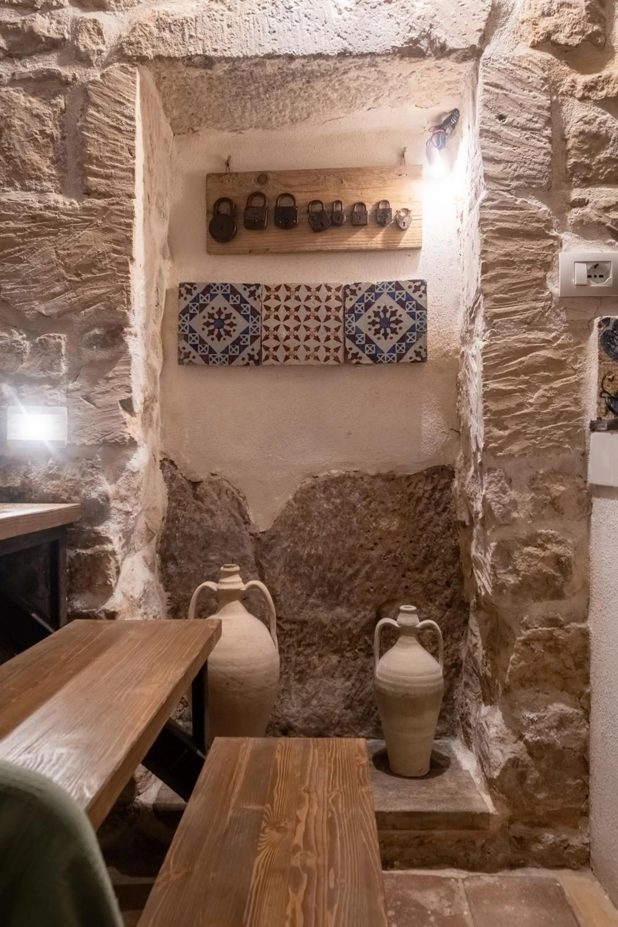 Decorative detail in Si-Moutique, le Case-grotte degli Avi 2