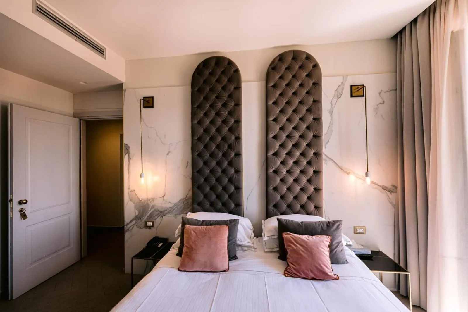 Bed in Hotel Villa Paradiso