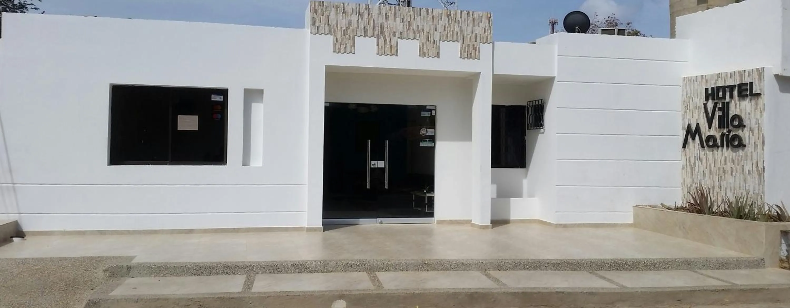 Property building in Hotel y Piscina Villa Maria Uribia