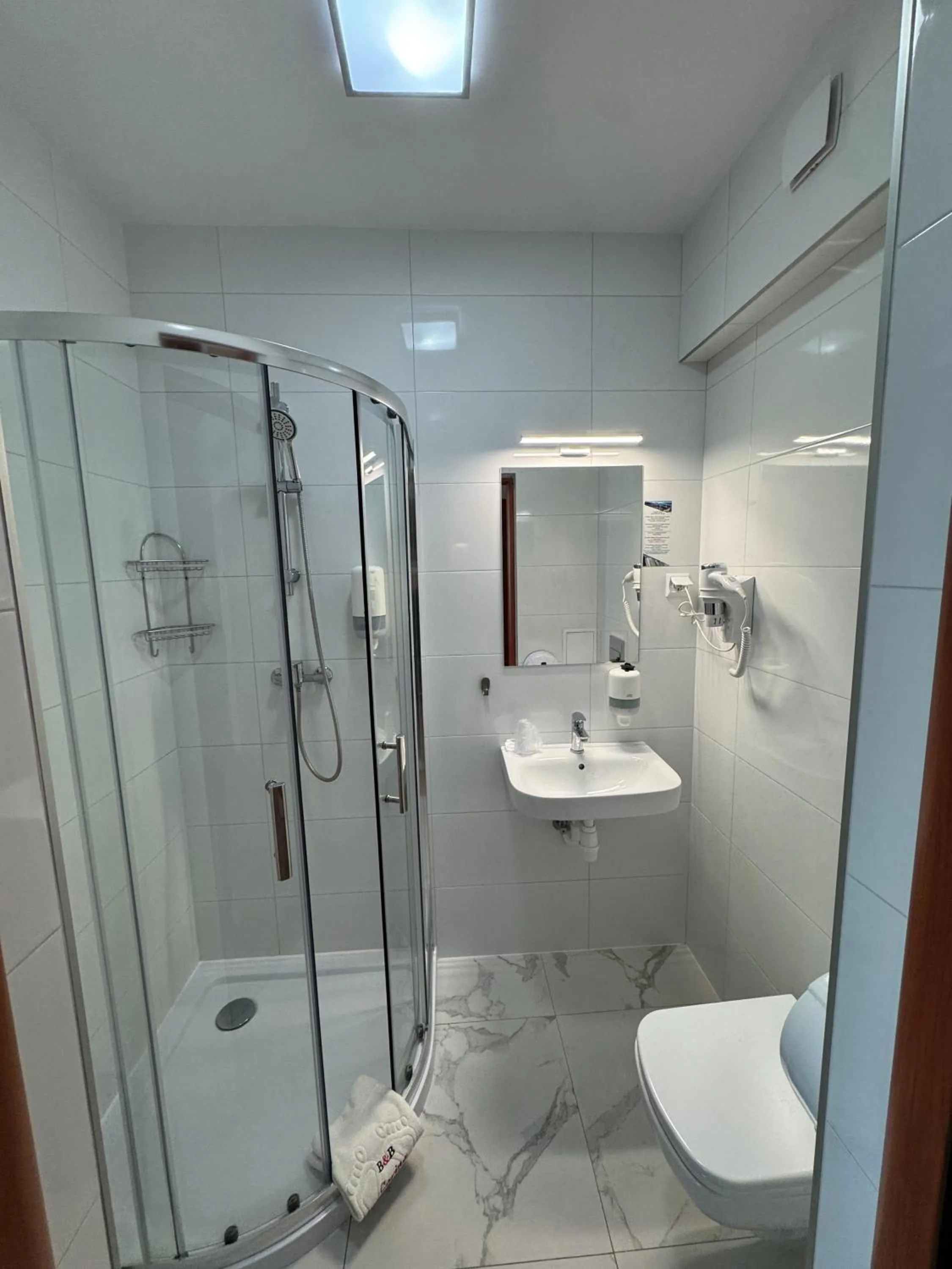 Toilet in Carina Hotel