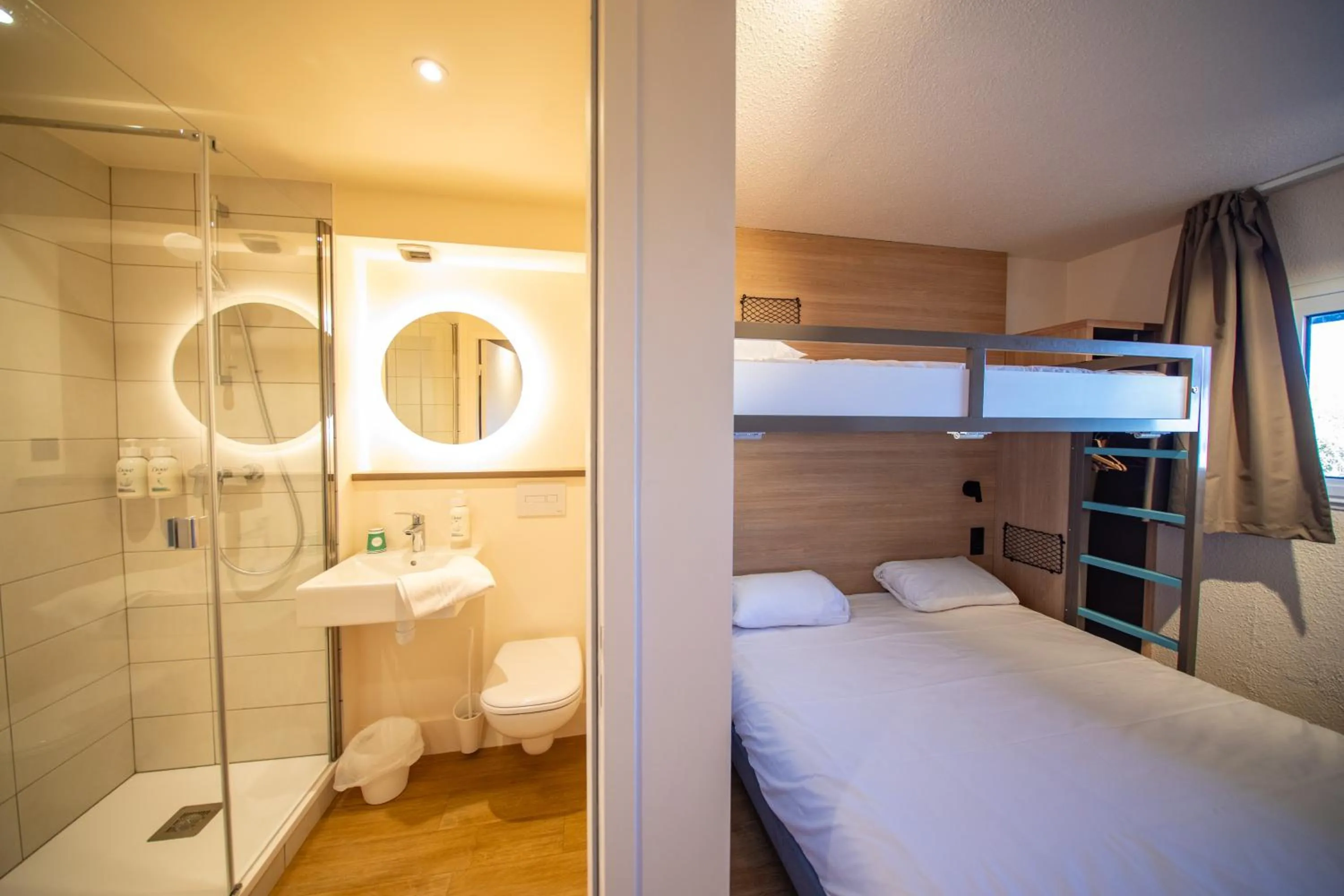 Photo of the whole room, Bed in Premiere Classe Annecy Cran-Gevrier RÉNOVÉ EN 2025