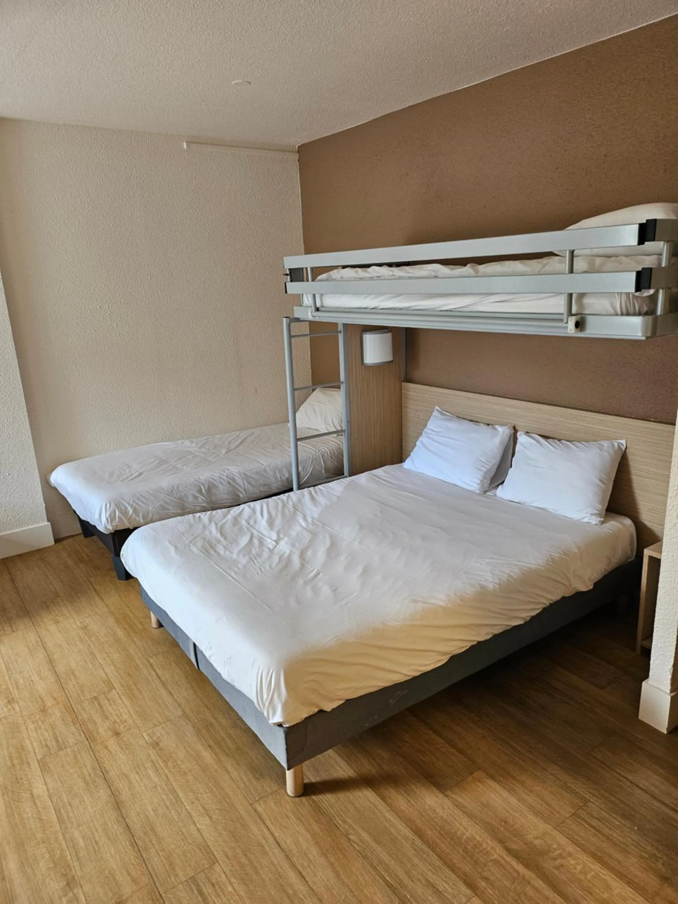 Photo of the whole room, Bed in Premiere Classe Annecy Cran-Gevrier RÉNOVÉ EN 2025