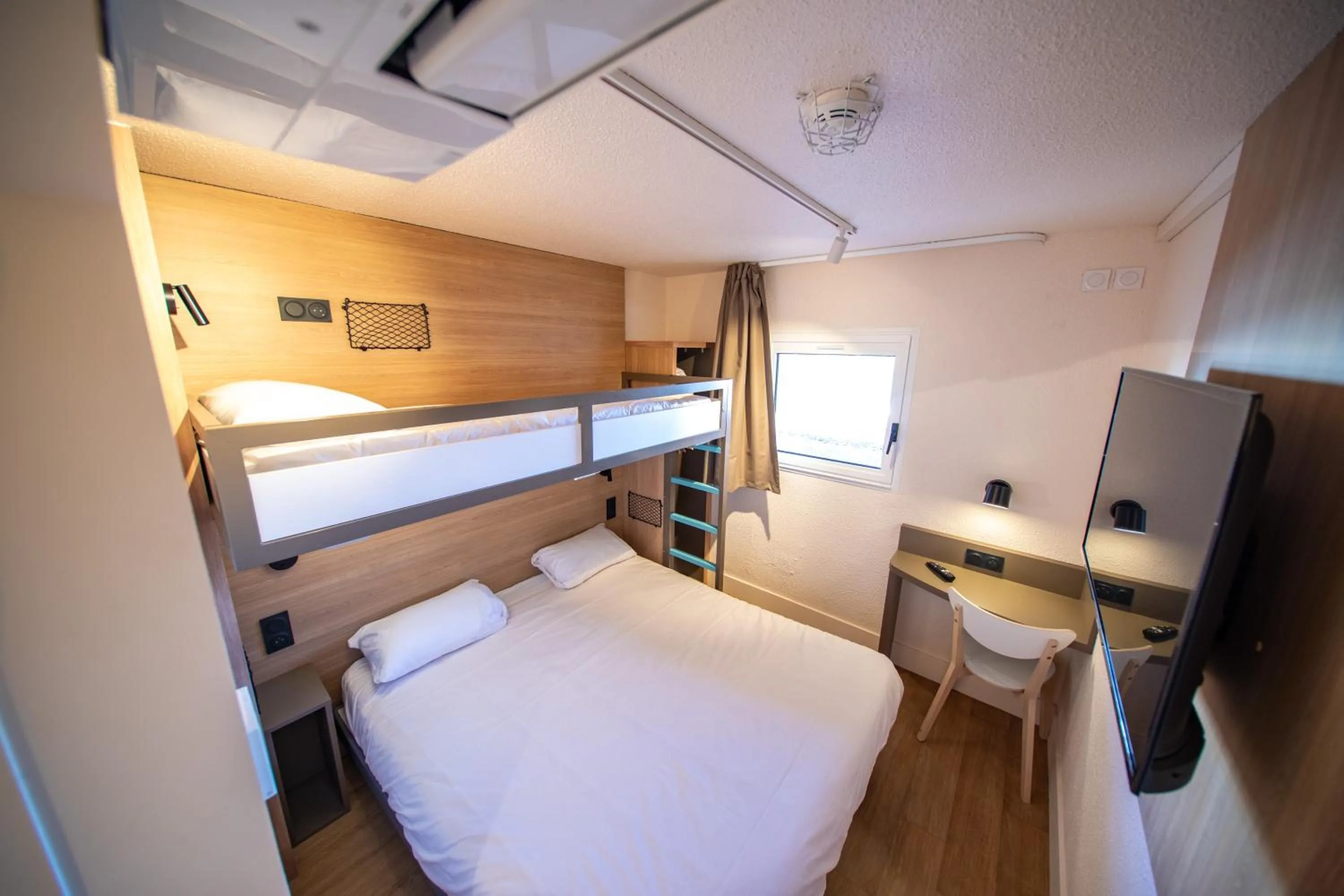 Photo of the whole room, Bed in Premiere Classe Annecy Cran-Gevrier RÉNOVÉ EN 2025