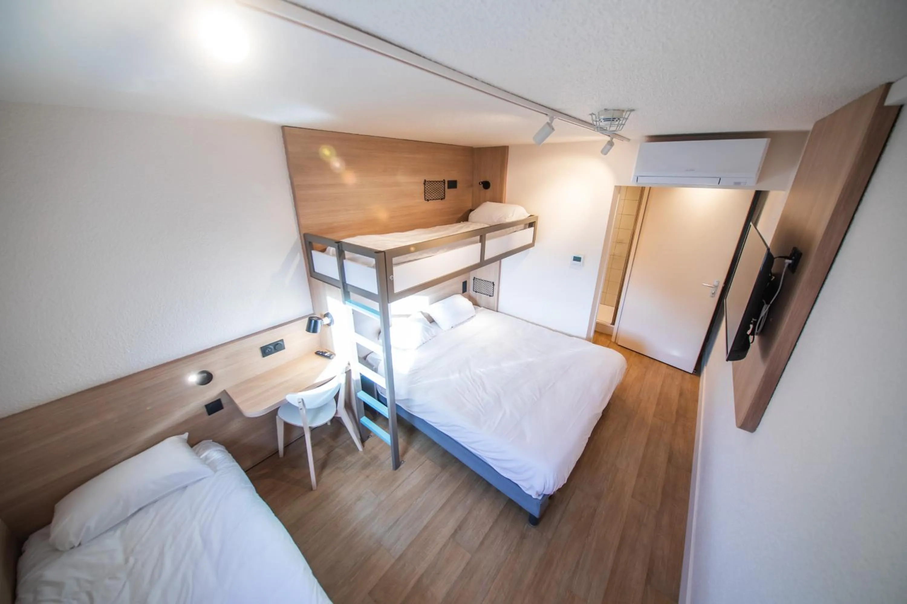Photo of the whole room, Bed in Premiere Classe Annecy Cran-Gevrier RÉNOVÉ EN 2025