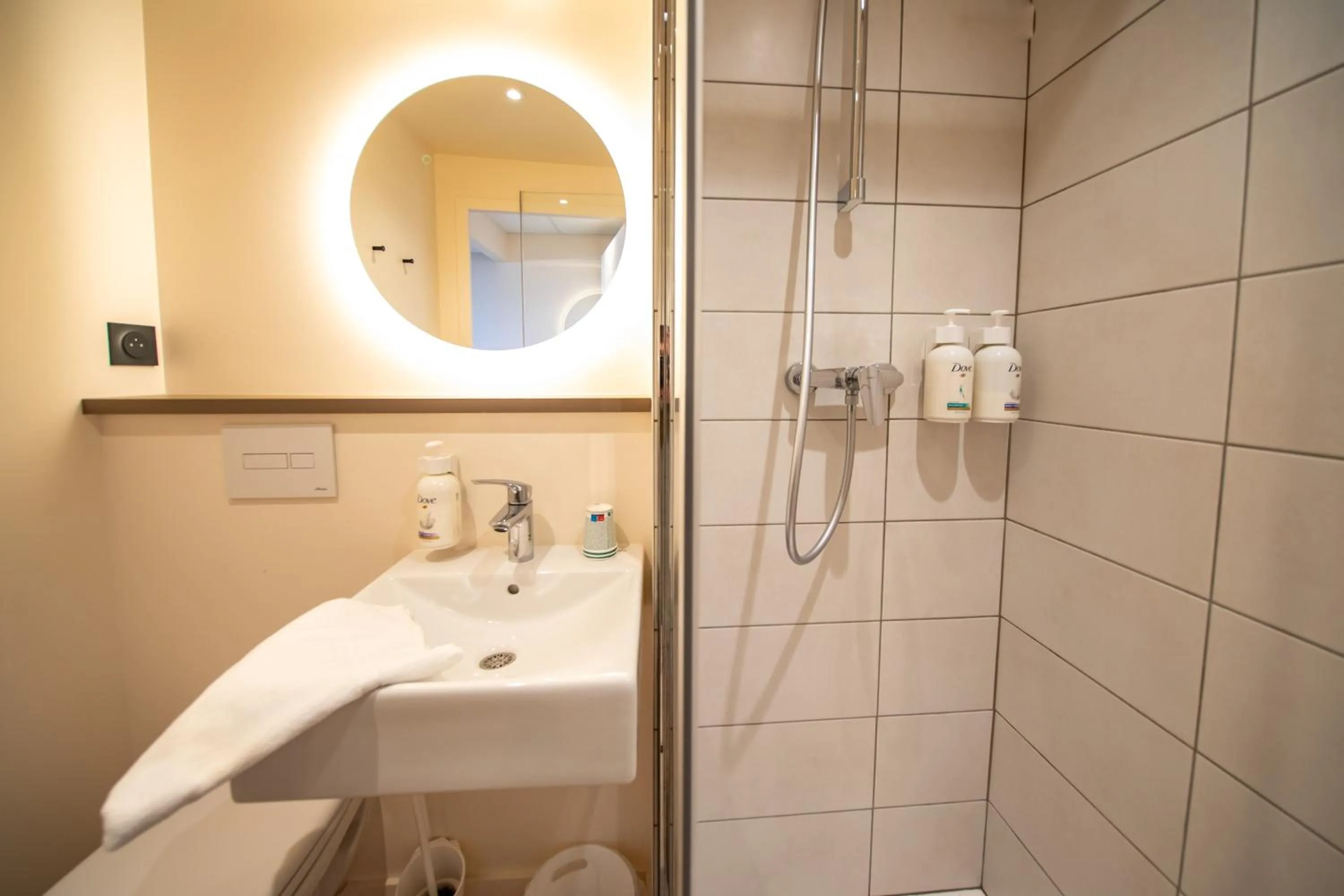 Bathroom in Premiere Classe Annecy Cran-Gevrier RÉNOVÉ EN 2025