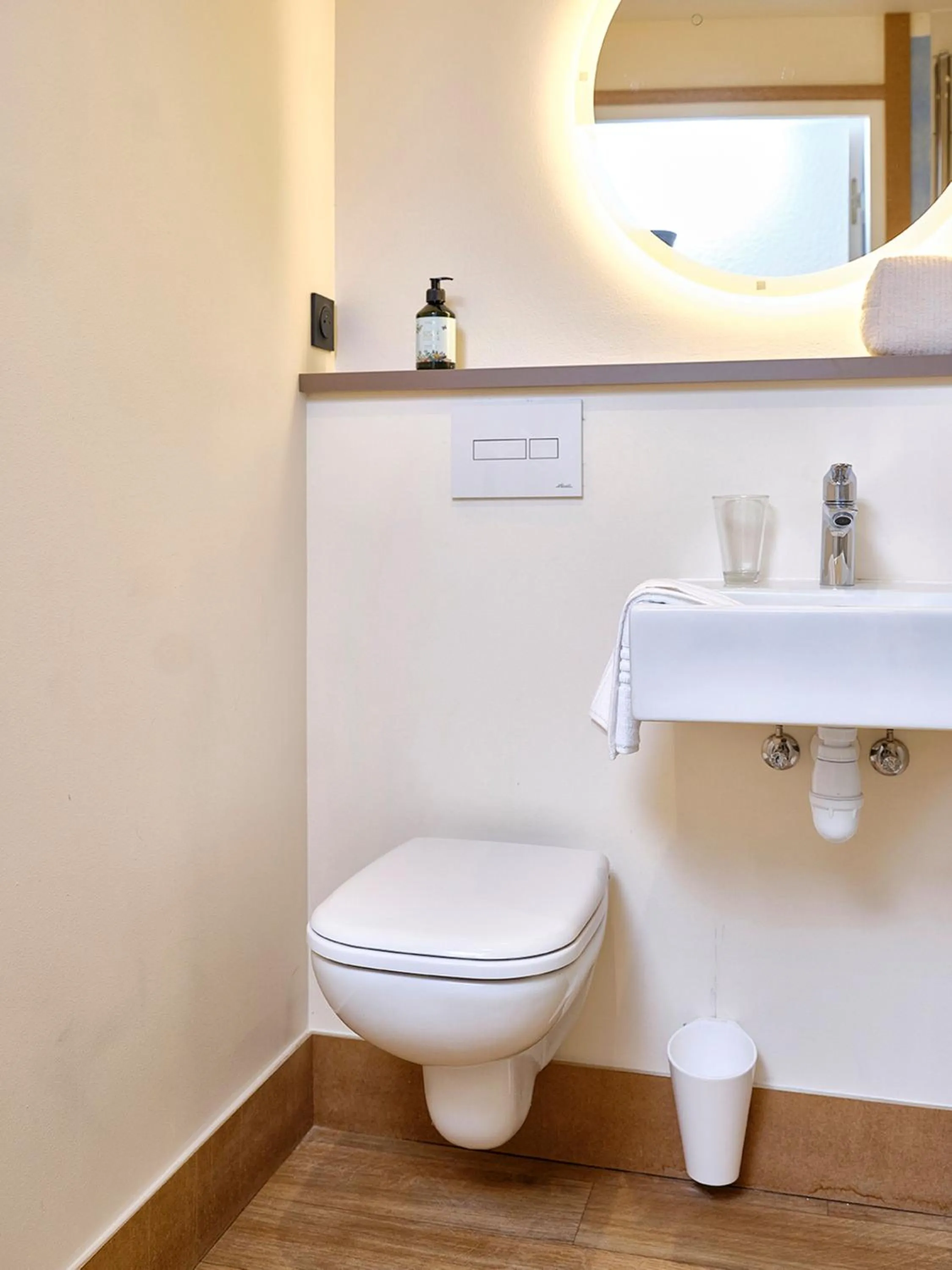 Toilet in Premiere Classe Annecy Cran-Gevrier RÉNOVÉ EN 2025