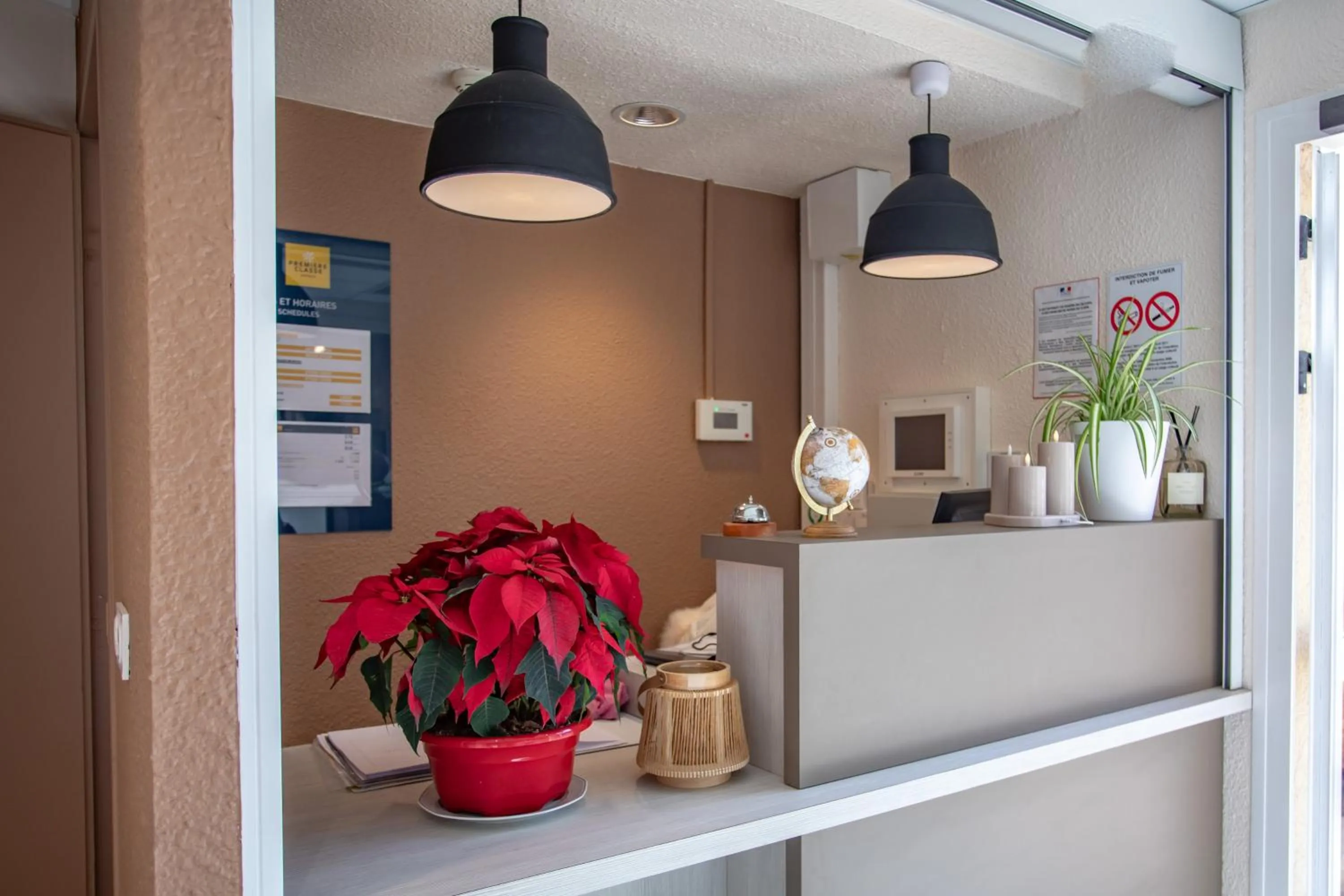Lobby or reception in Premiere Classe Annecy Cran-Gevrier RÉNOVÉ EN 2025