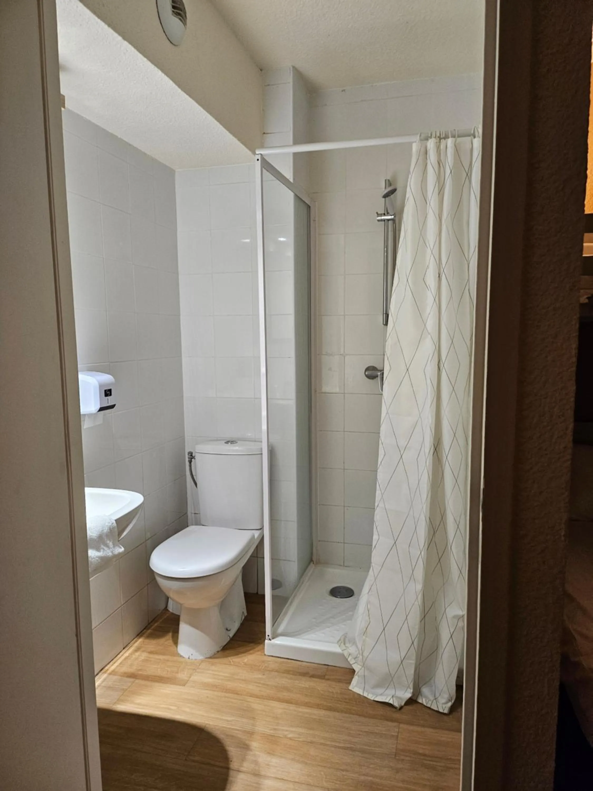 Bathroom in Premiere Classe Annecy Cran-Gevrier RÉNOVÉ EN 2025