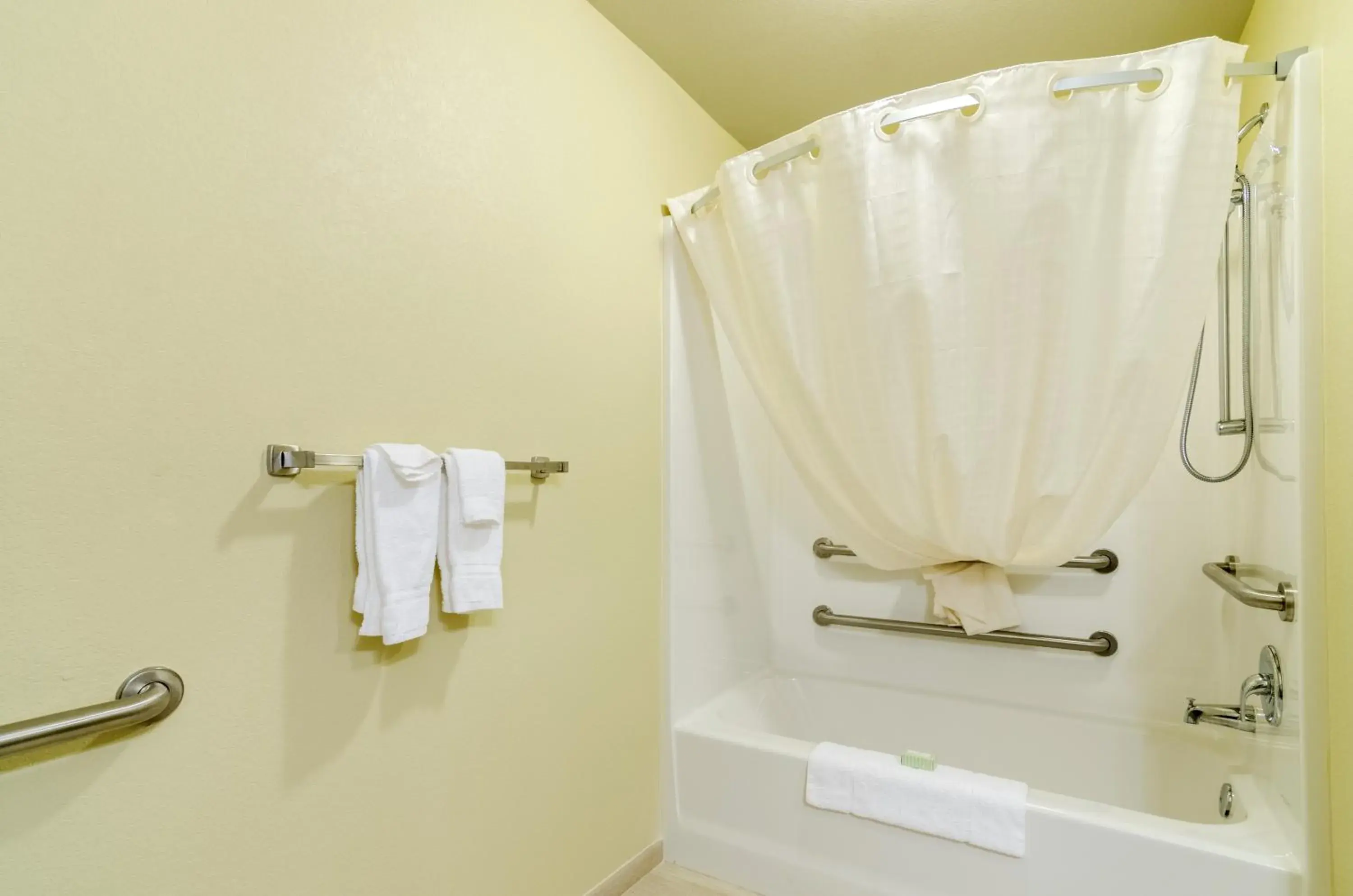 Bathroom in Cobblestone Inn & Suites - Oberlin Bathroom in Cobblestone Inn & Suites - Oberlin