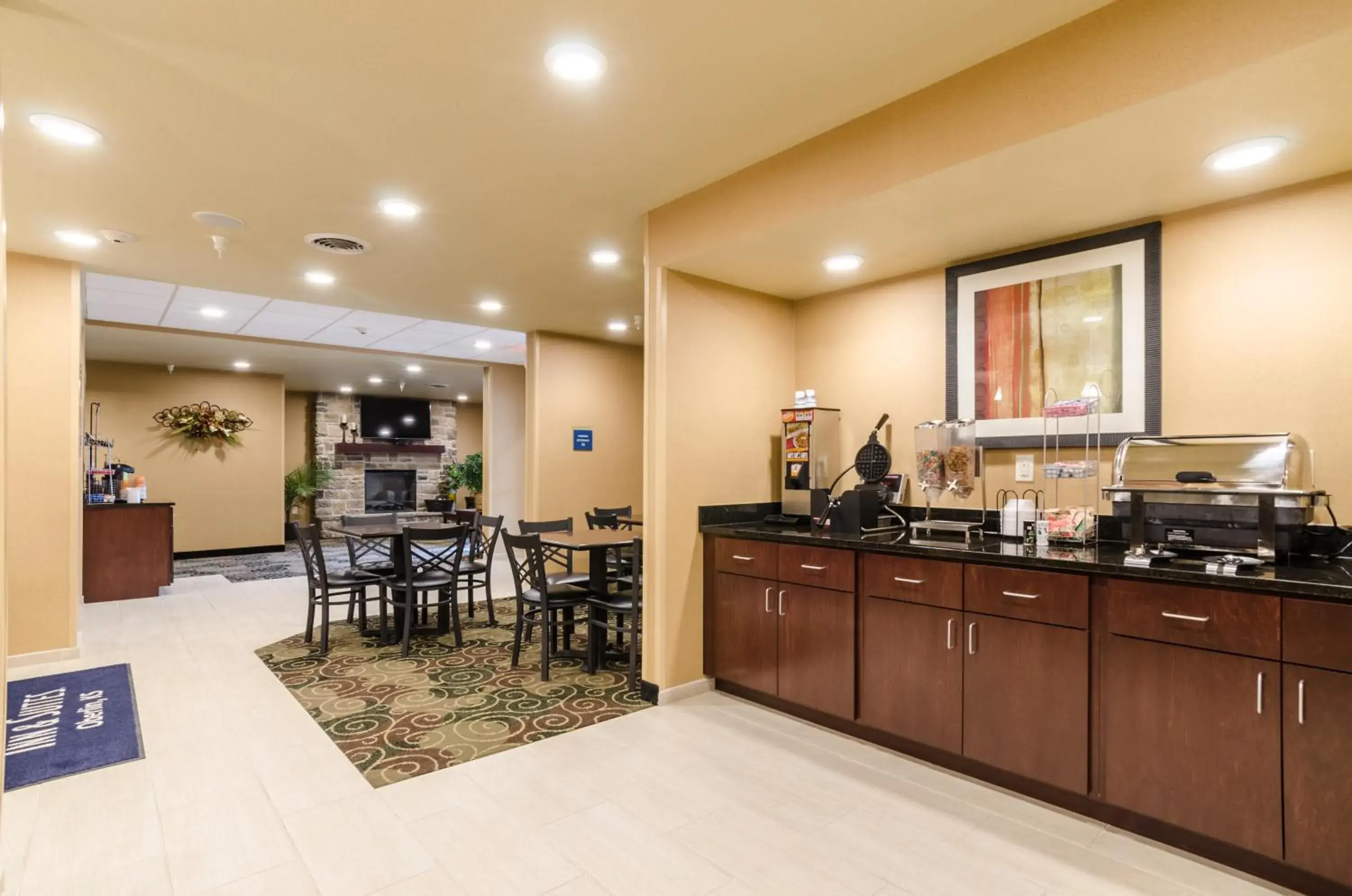 American breakfast in Cobblestone Inn & Suites - Oberlin American breakfast in Cobblestone Inn & Suites - Oberlin