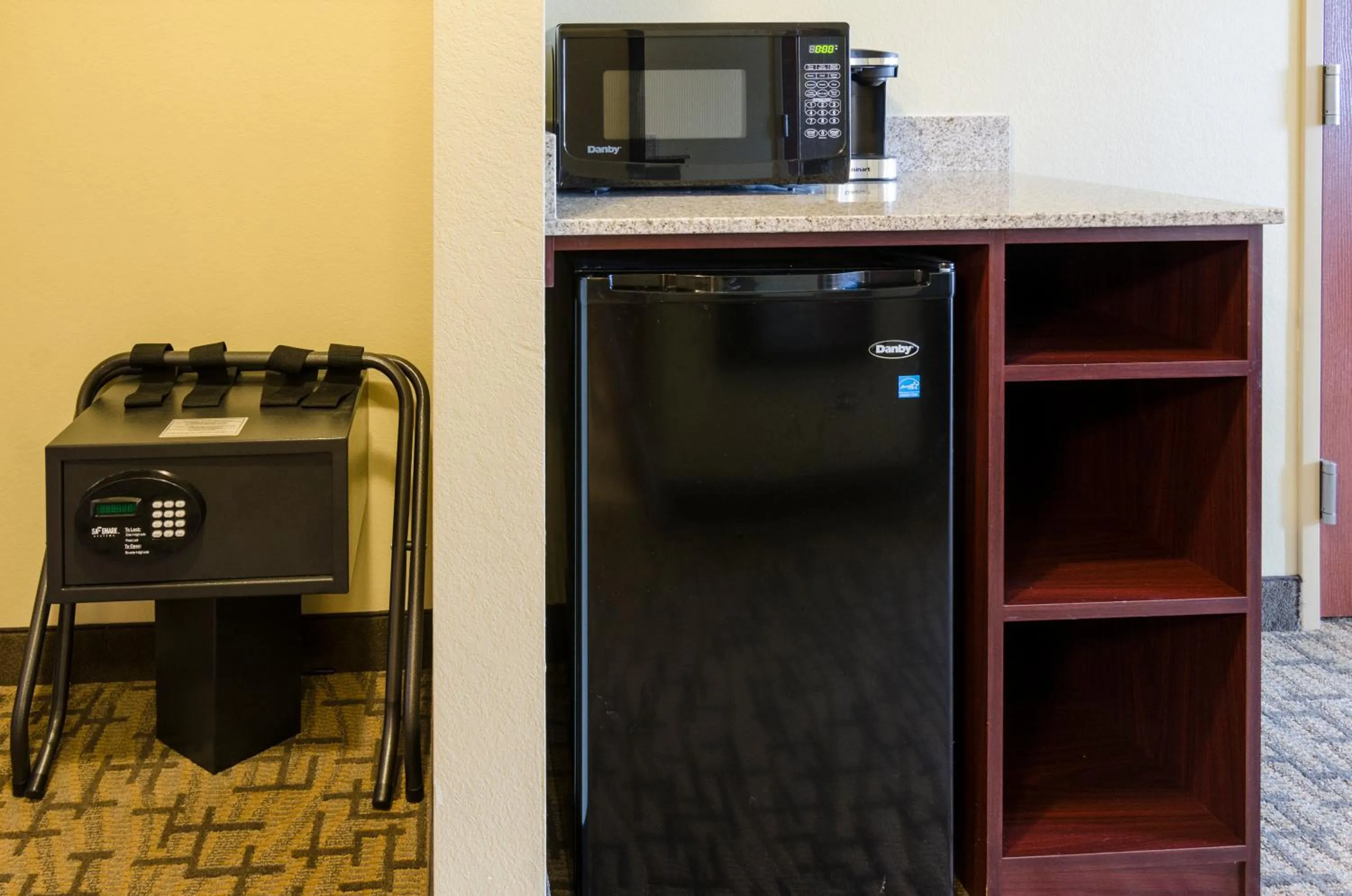 Coffee/tea facilities in Cobblestone Inn & Suites - Oberlin