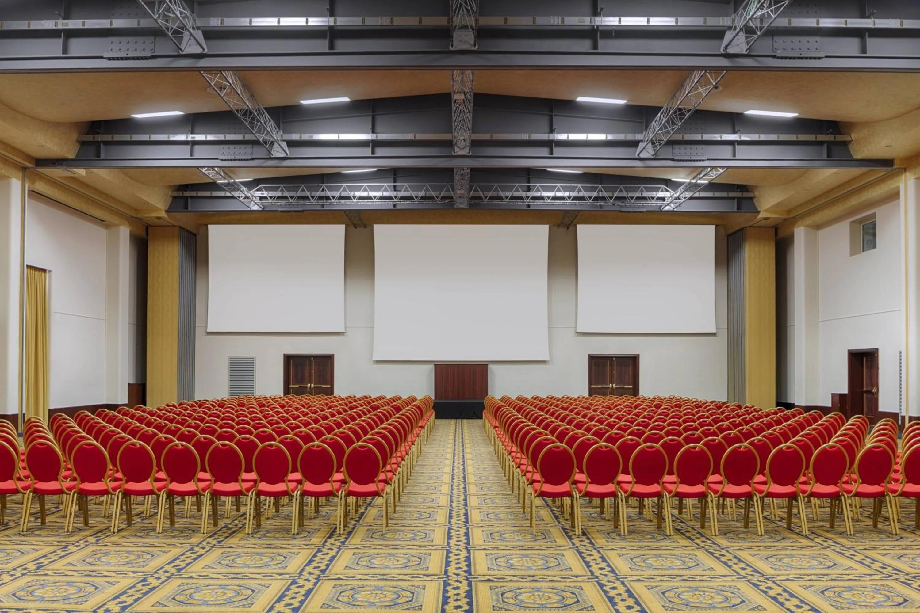 Entertainment in Rome Marriott Park Hotel