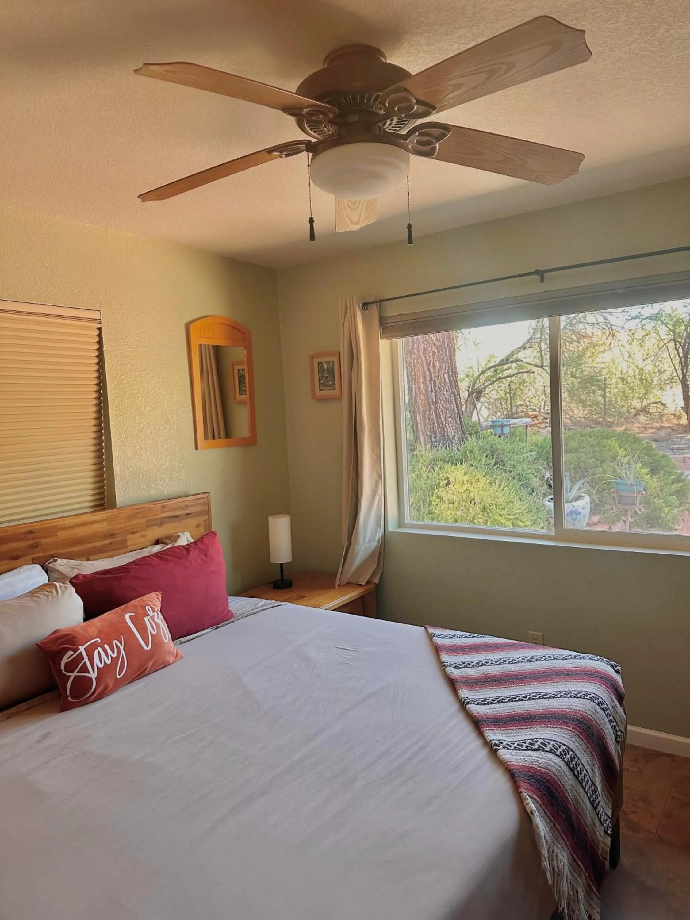 Bedroom, Bed in Cozy Cactus Inn