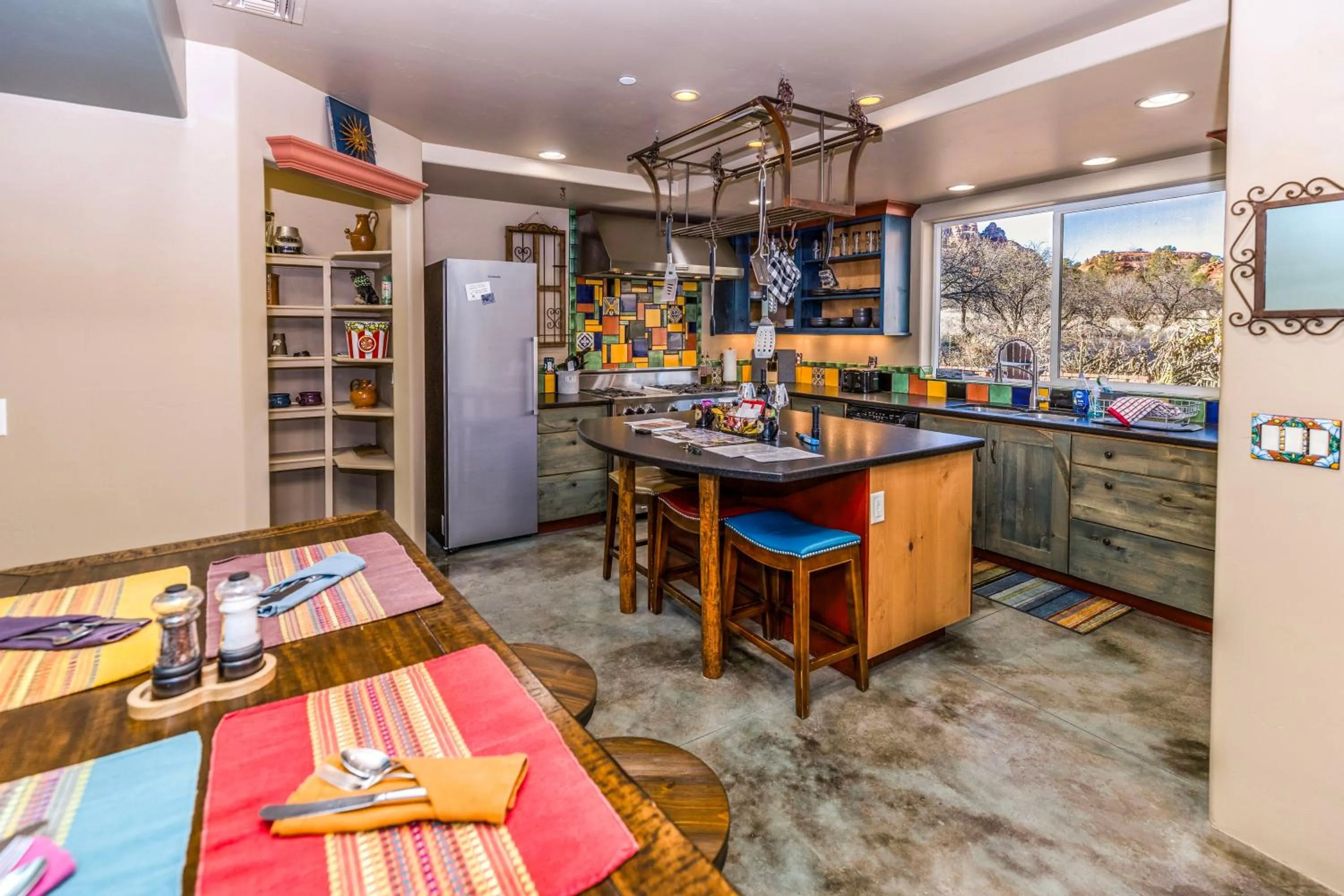 Kitchen or kitchenette in Cozy Cactus Inn