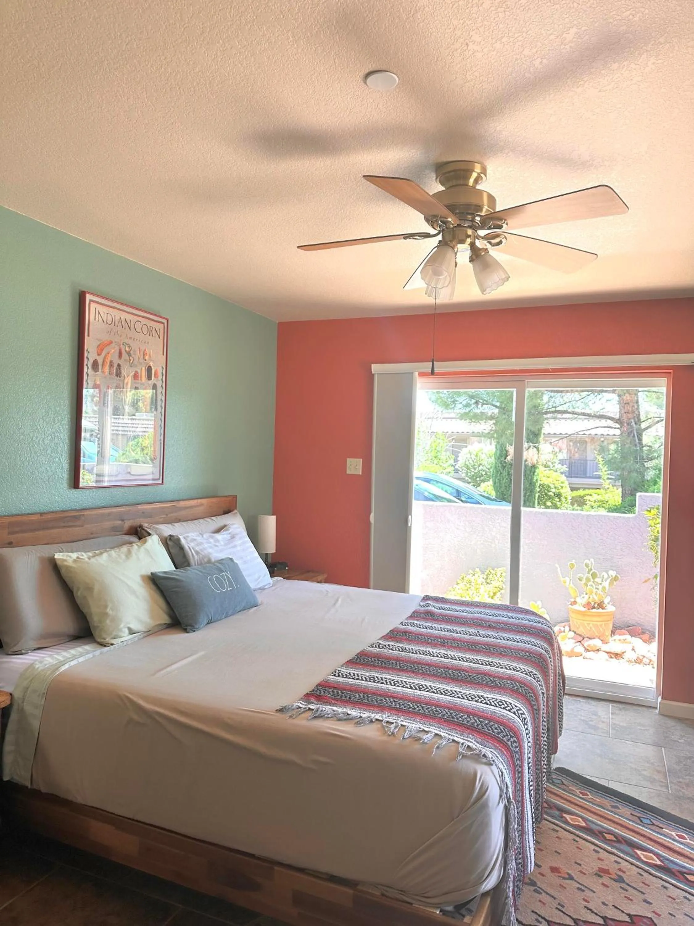 Bedroom, Bed in Cozy Cactus Inn