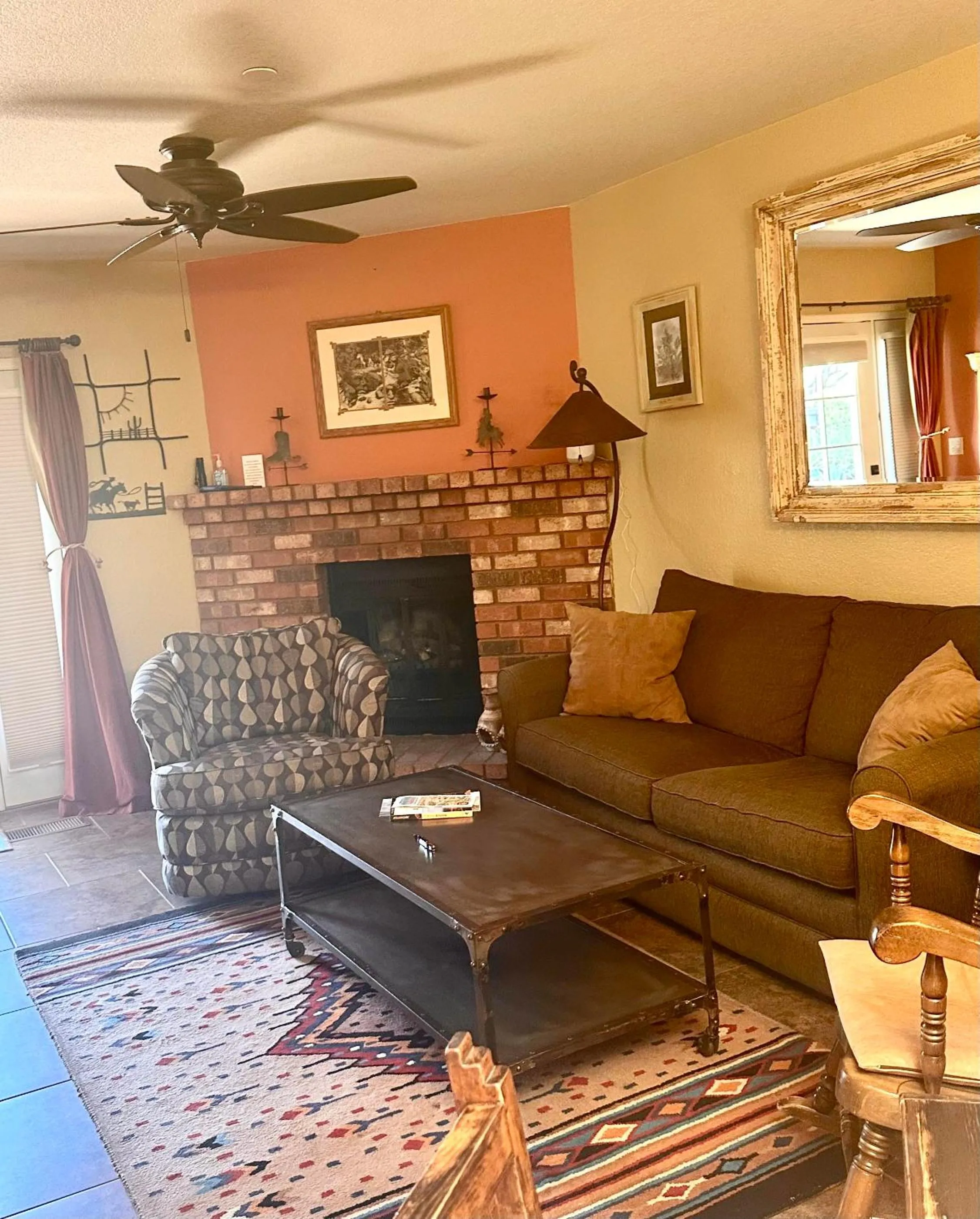 Living room in Cozy Cactus Inn