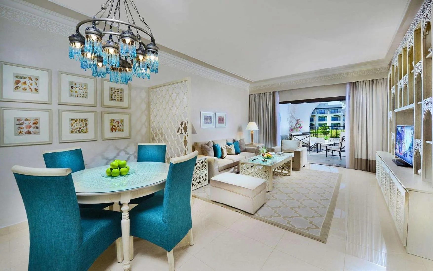 Bedroom in Steigenberger Alcazar