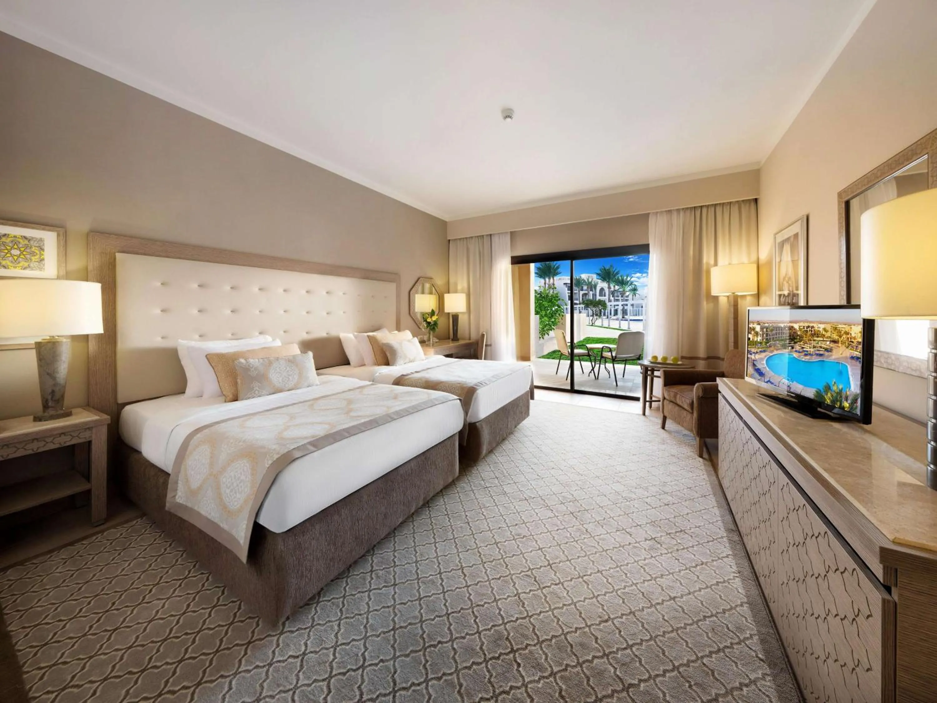 Bedroom, Bed in Steigenberger Alcazar