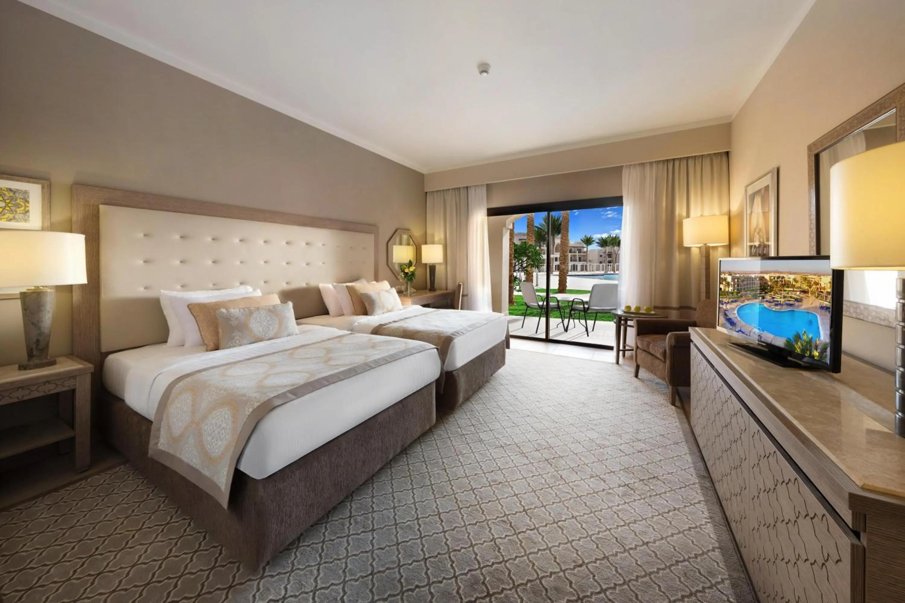 Photo of the whole room, Bed in Steigenberger Alcazar