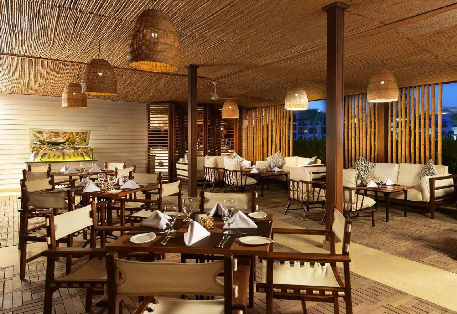 Restaurant/places to eat in Steigenberger Alcazar