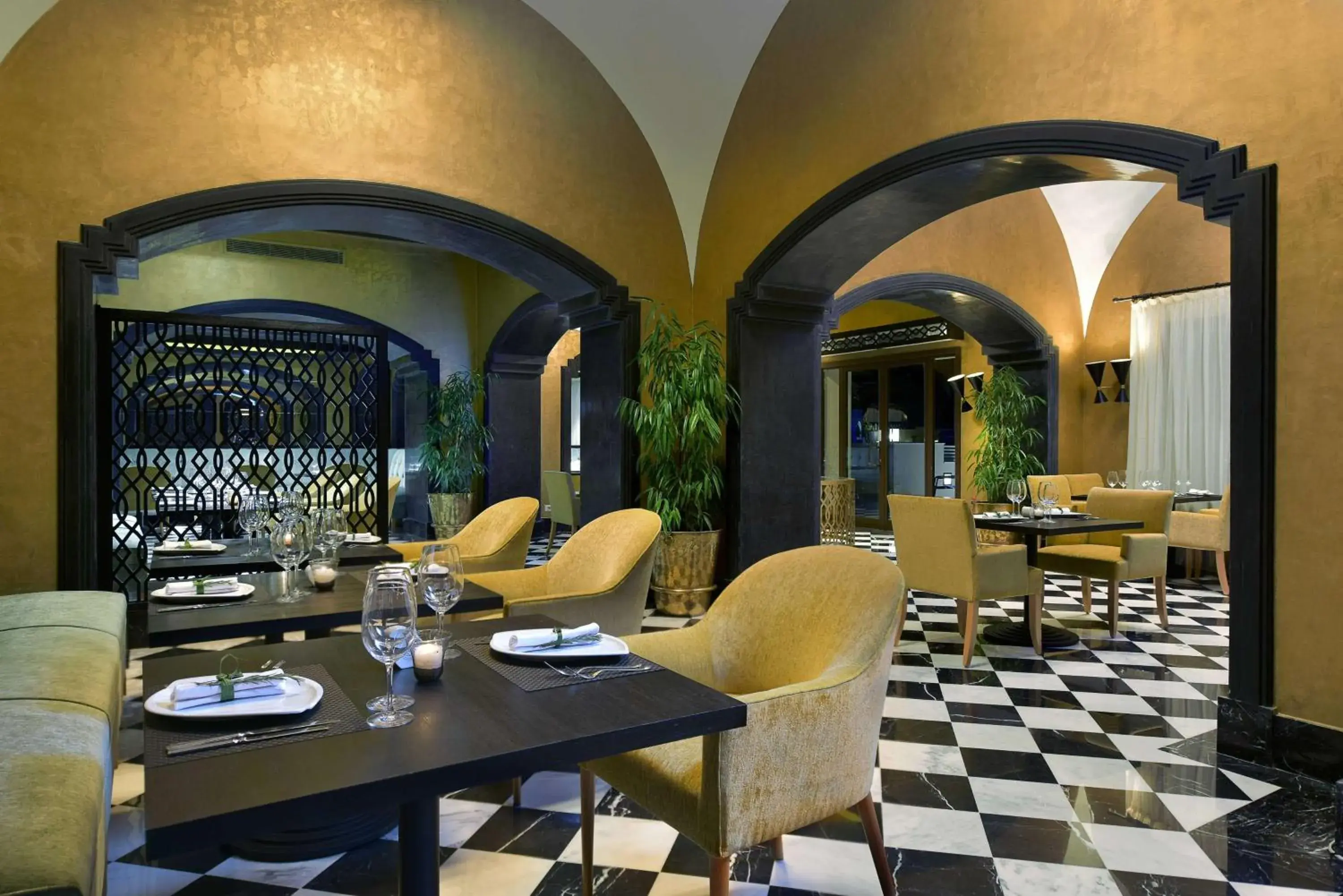 Restaurant/places to eat in Steigenberger Alcazar Restaurant/places to eat in Steigenberger Alcazar