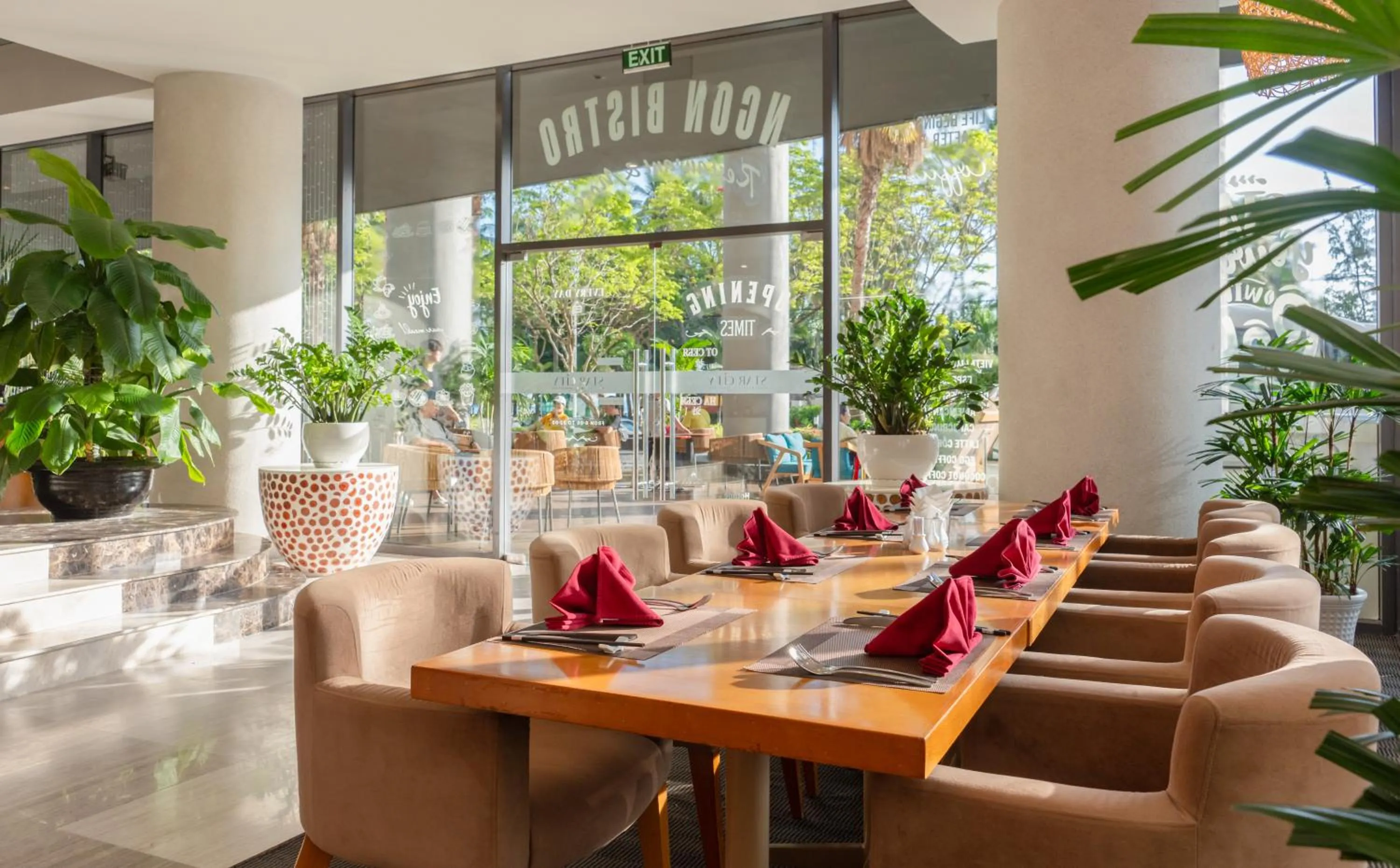 Restaurant/places to eat in Starcity Hotel & Condotel Beachfront Nha Trang