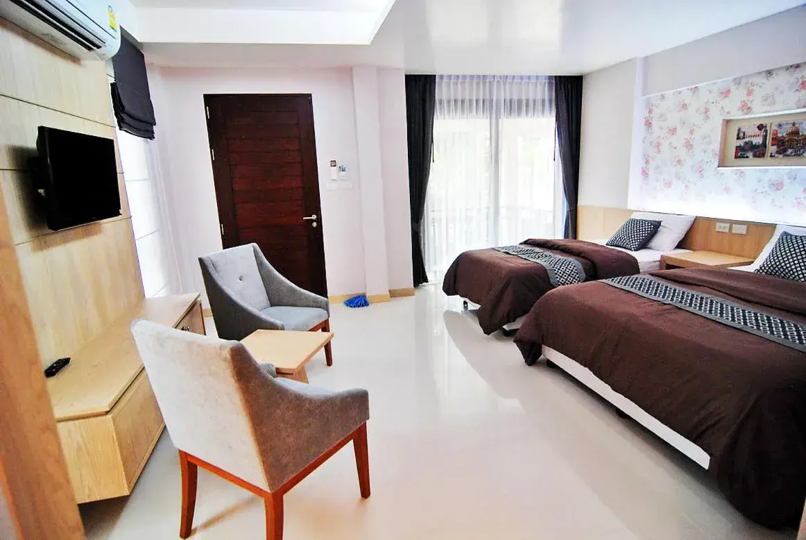 Photo of the whole room, Bed in Lanta Sea House