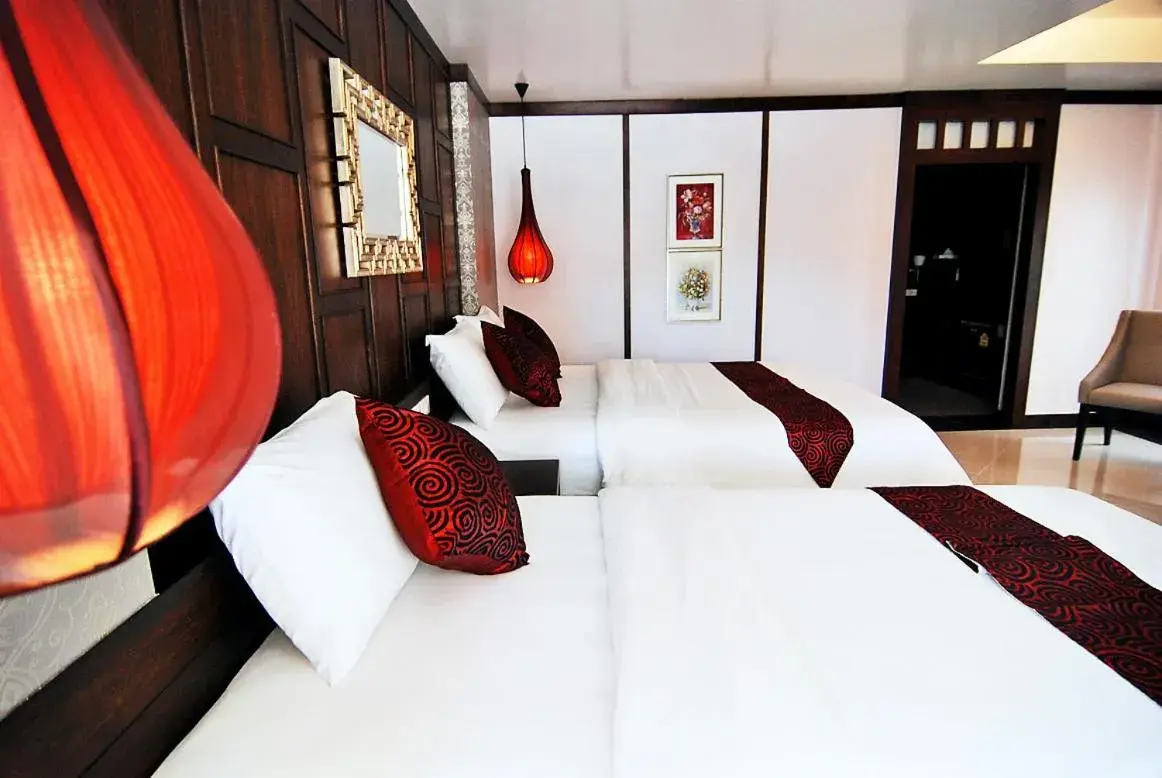 Photo of the whole room, Bed in Lanta Sea House