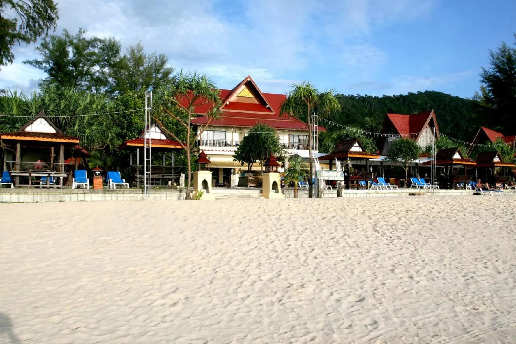 Beach in Lanta Sea House