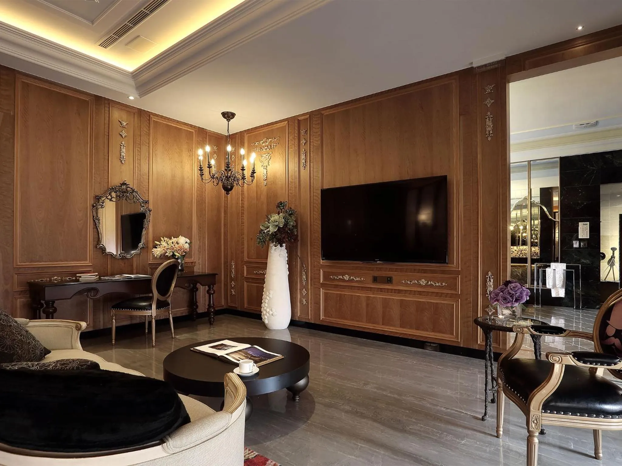 Communal lounge/ TV room in Shuei Wu Villa