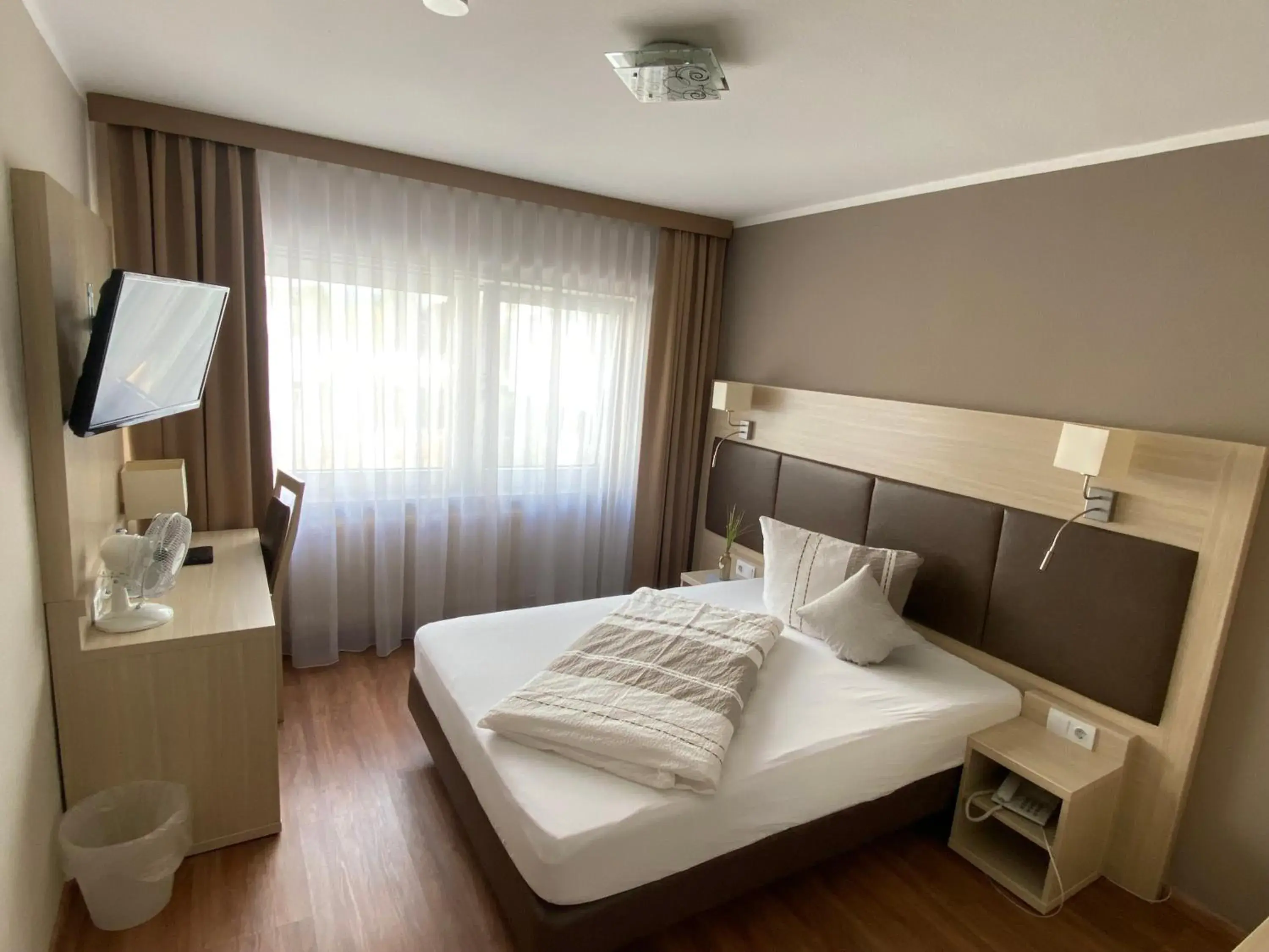 Single Room with Bathroom in Hotel am Westend Single Room with Bathroom in Hotel am Westend