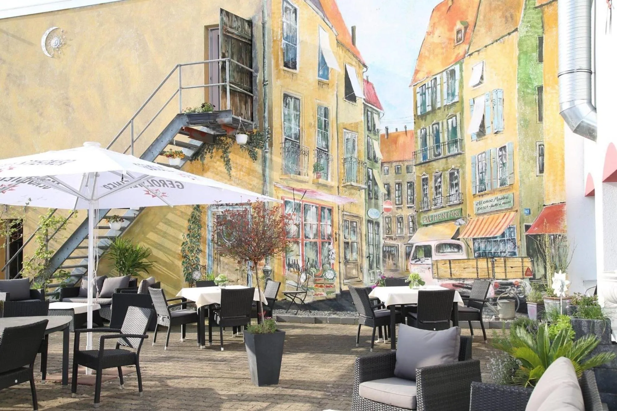 Restaurant/places to eat in Hotel am Westend