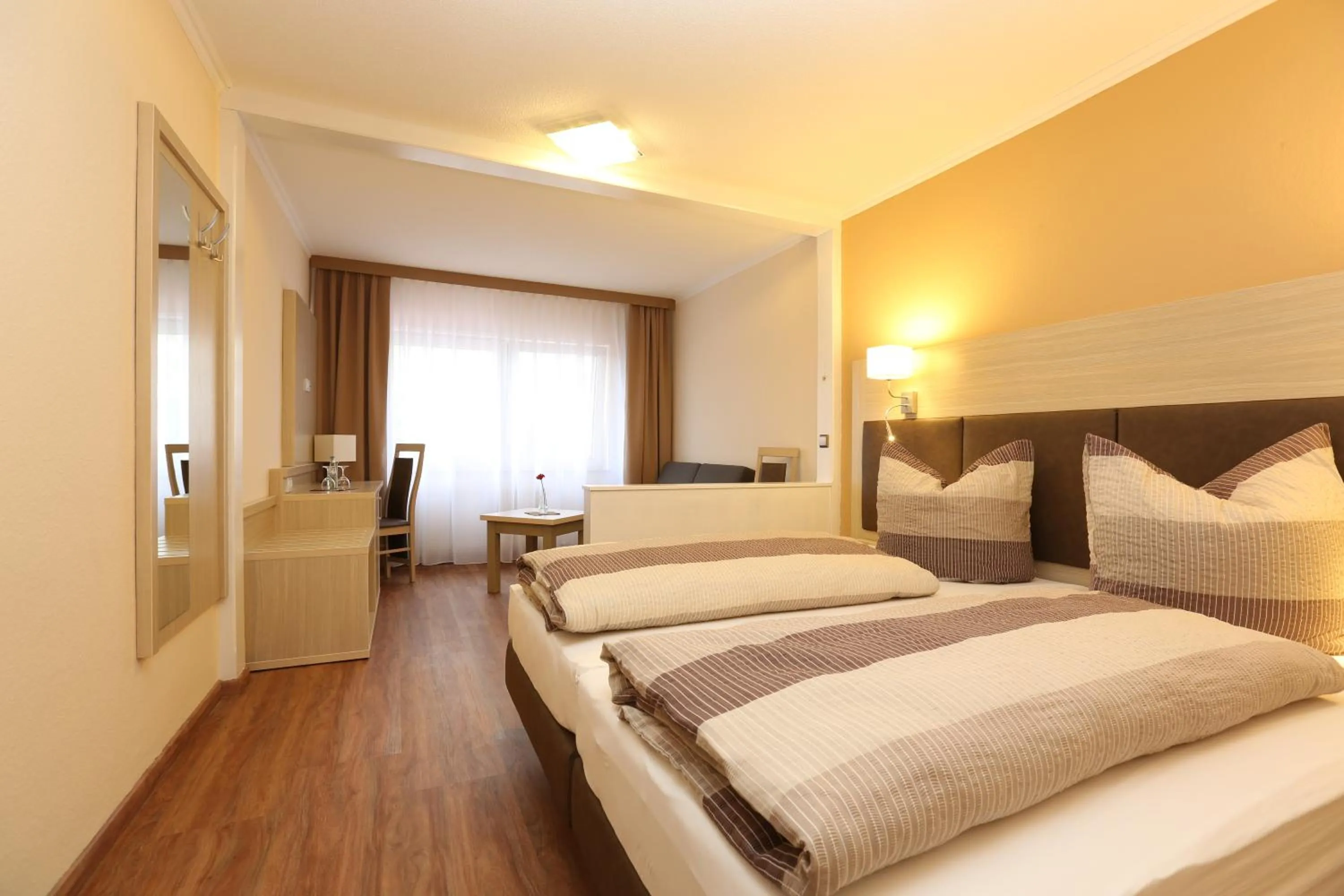 Photo of the whole room, Bed in Hotel am Westend