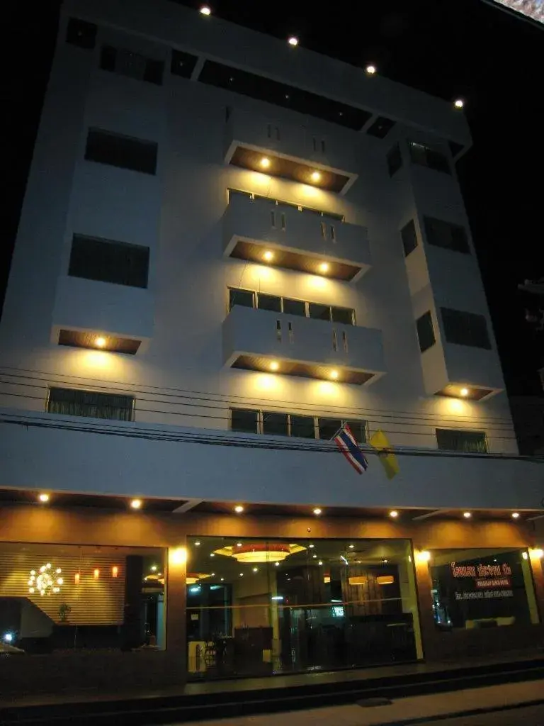 Property building in Prachuap Beach Hotel Property building in Prachuap Beach Hotel