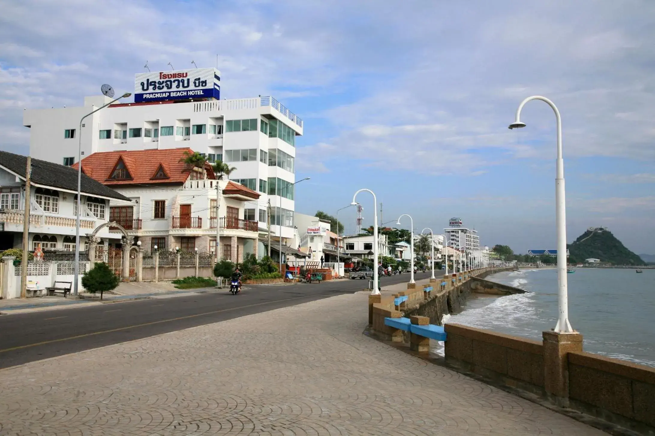Property building in Prachuap Beach Hotel Property building in Prachuap Beach Hotel