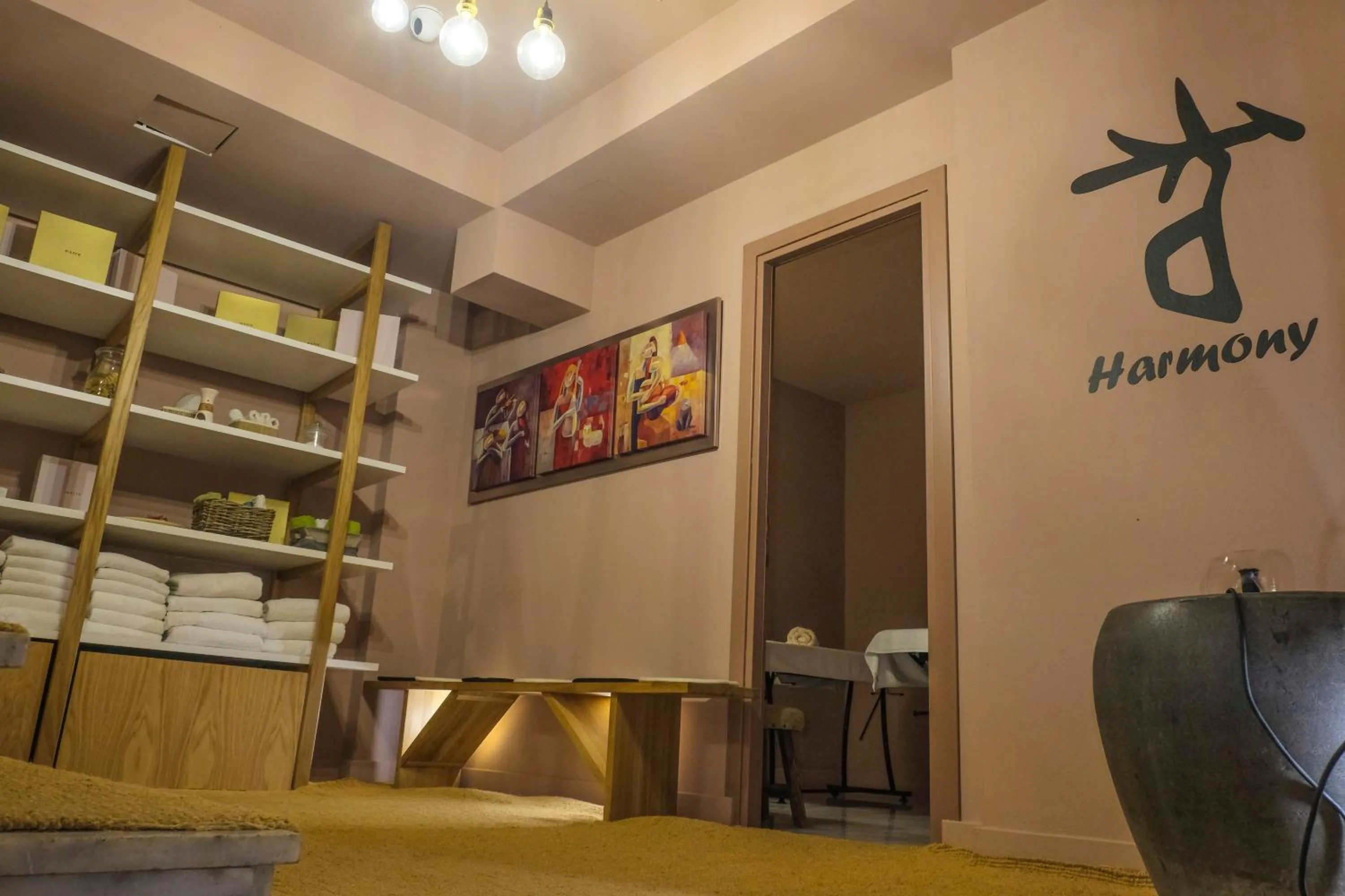 Massage in Lotus Center