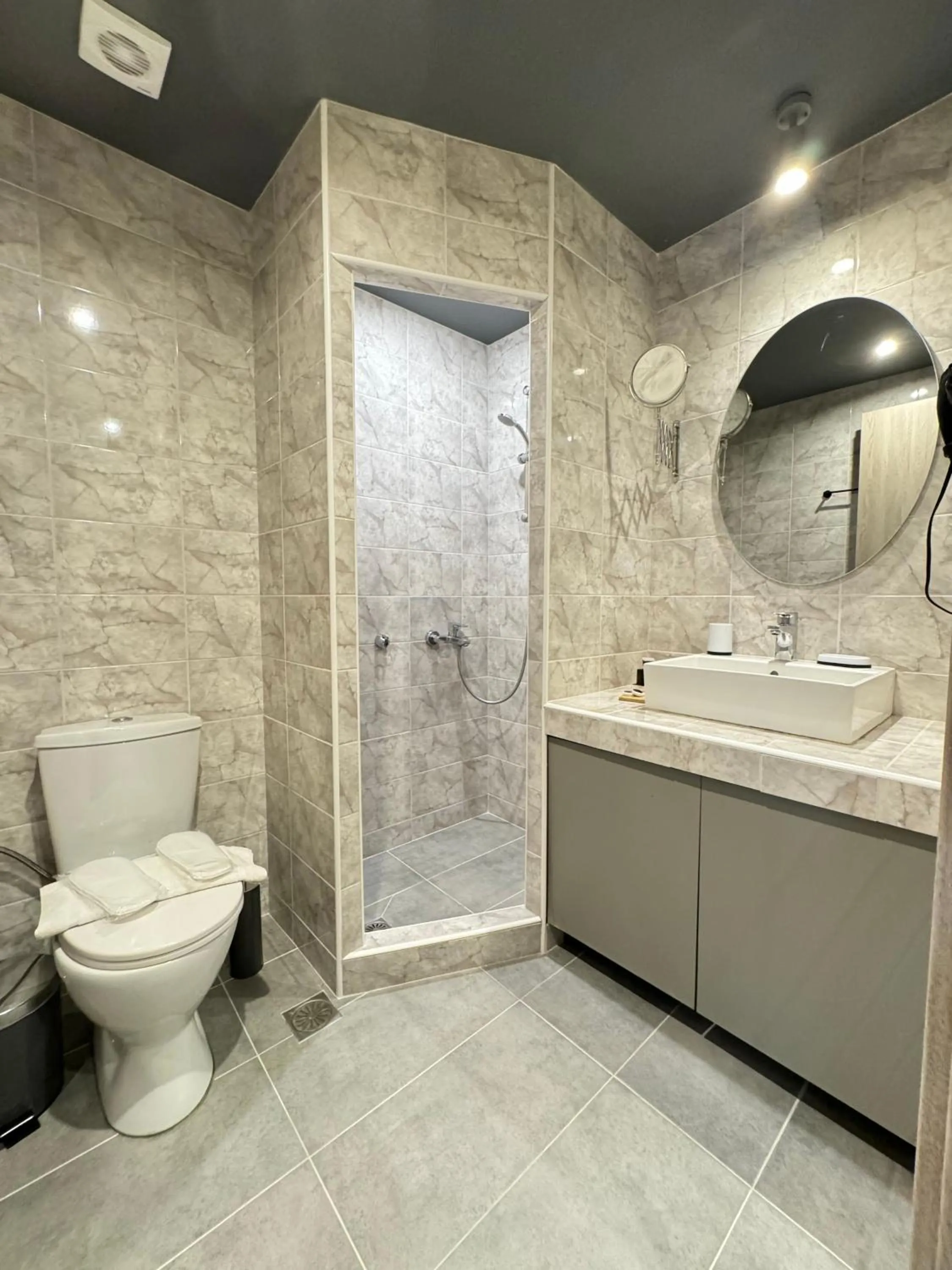 Bathroom in Lotus Center